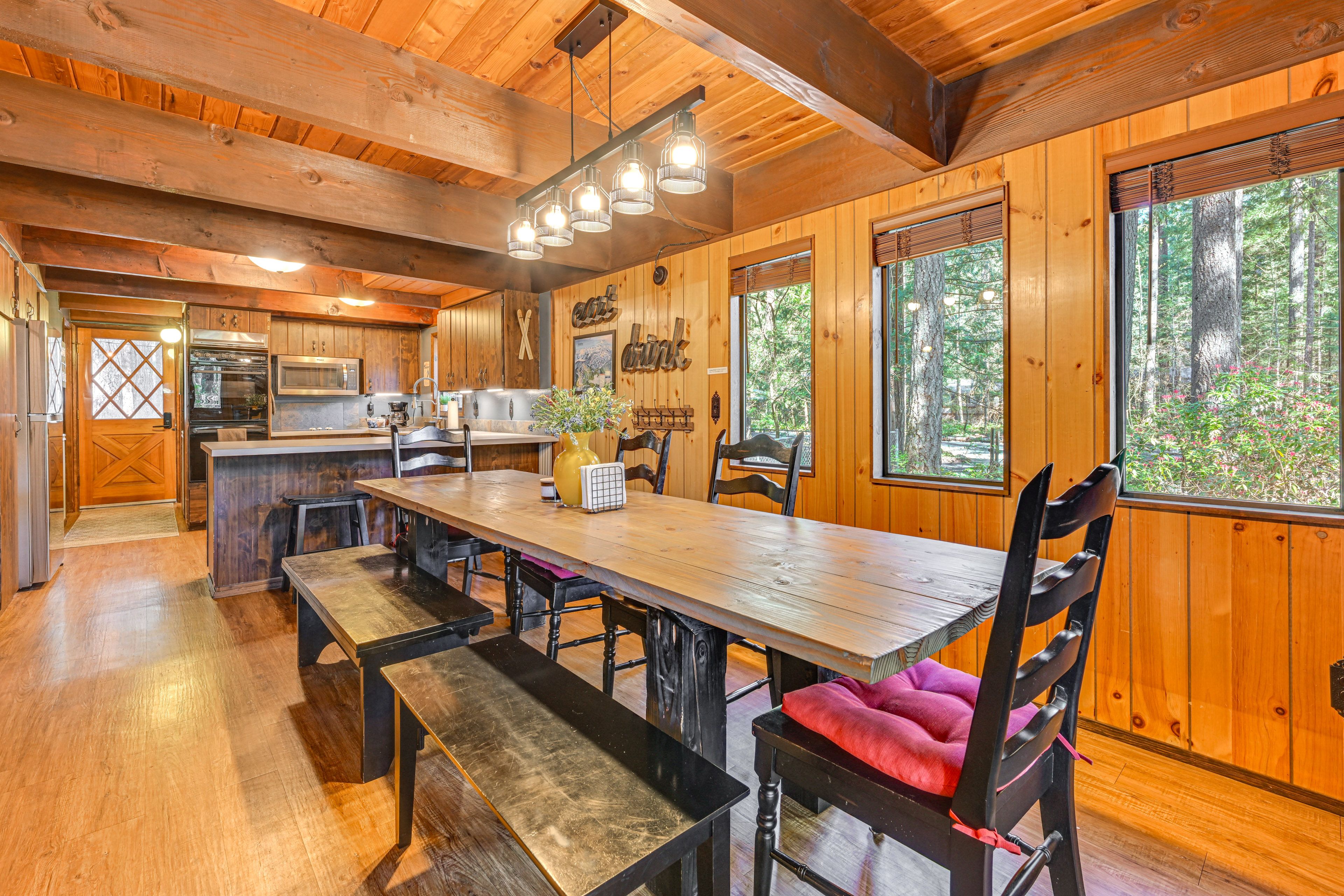 Dining Area | Kitchen