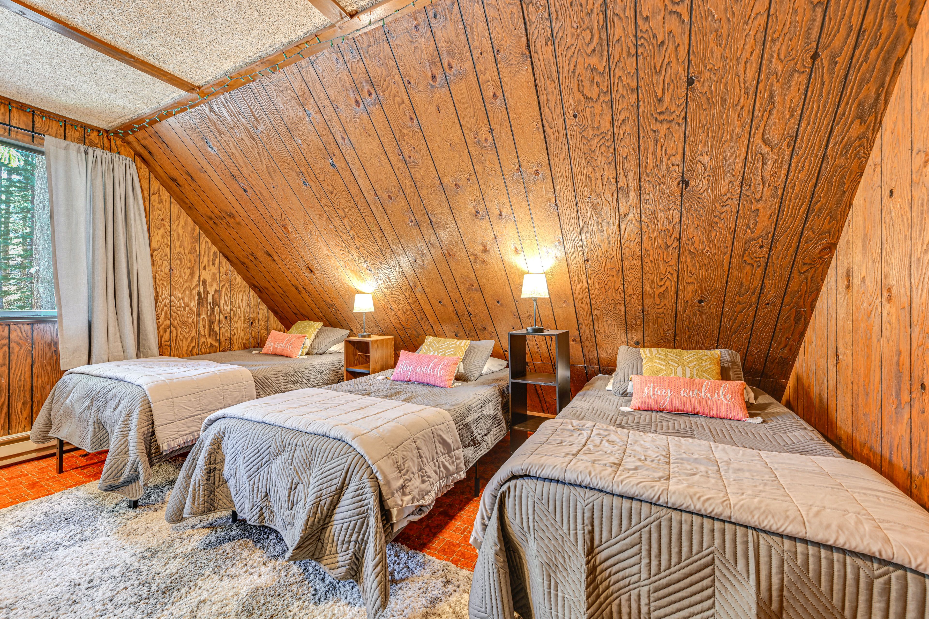 Bedroom 3 | 2nd Floor | King Bed | 4 Twin Beds