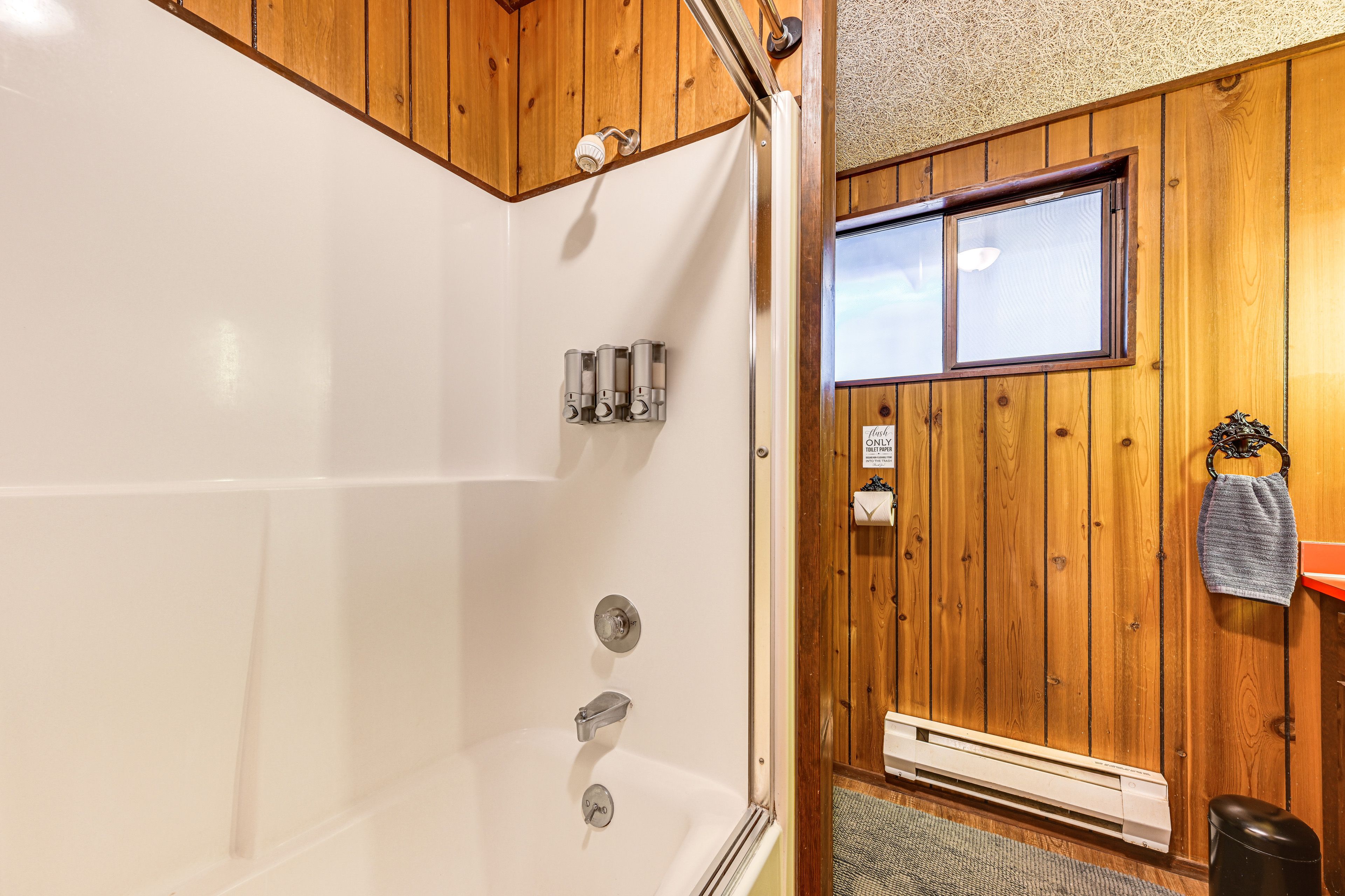 Full Bathroom | 2nd Floor