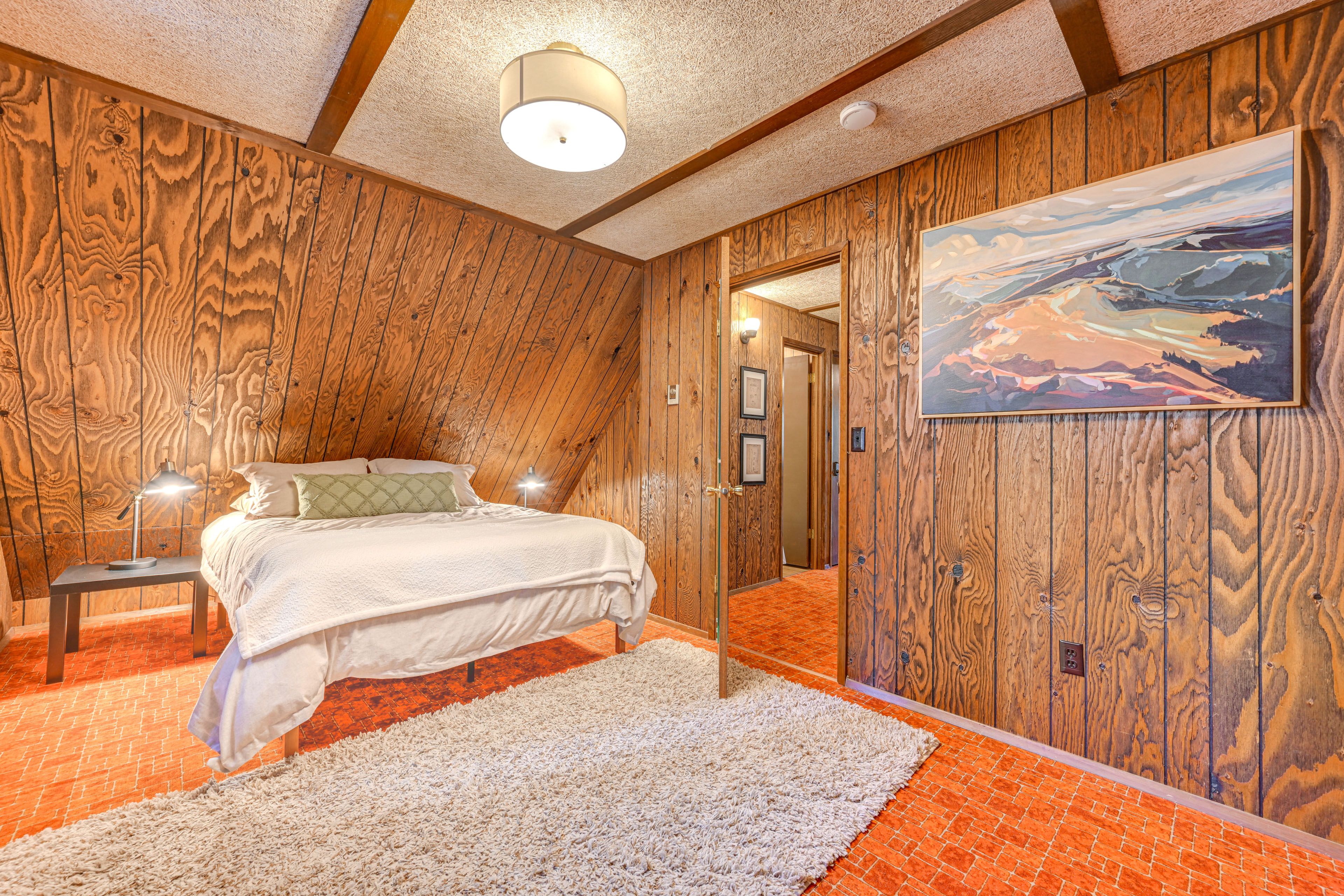 Bedroom 2 | 2nd Floor | Queen Bed