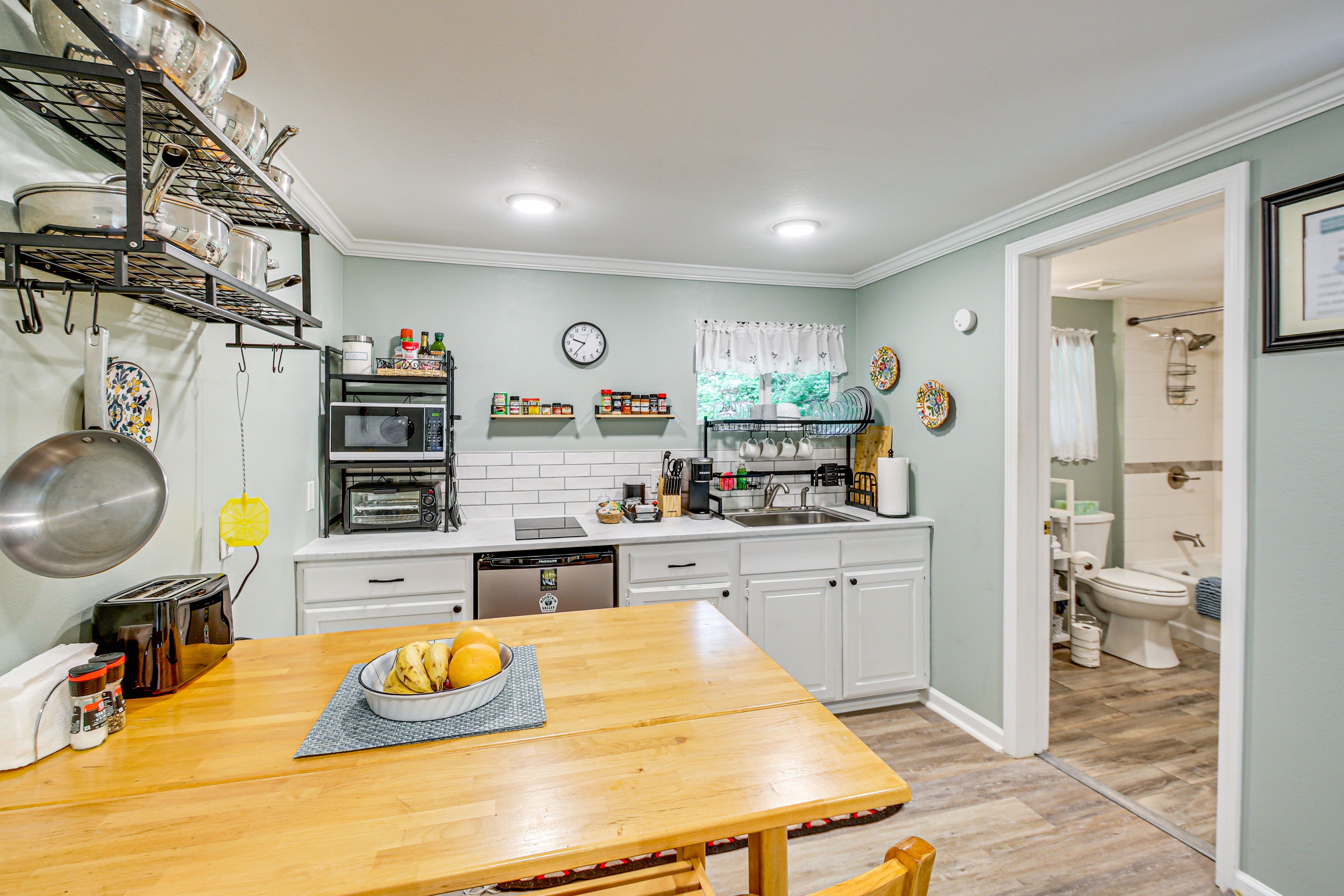 Dining Area | Dishware & Flatware | Central A/C & Heat