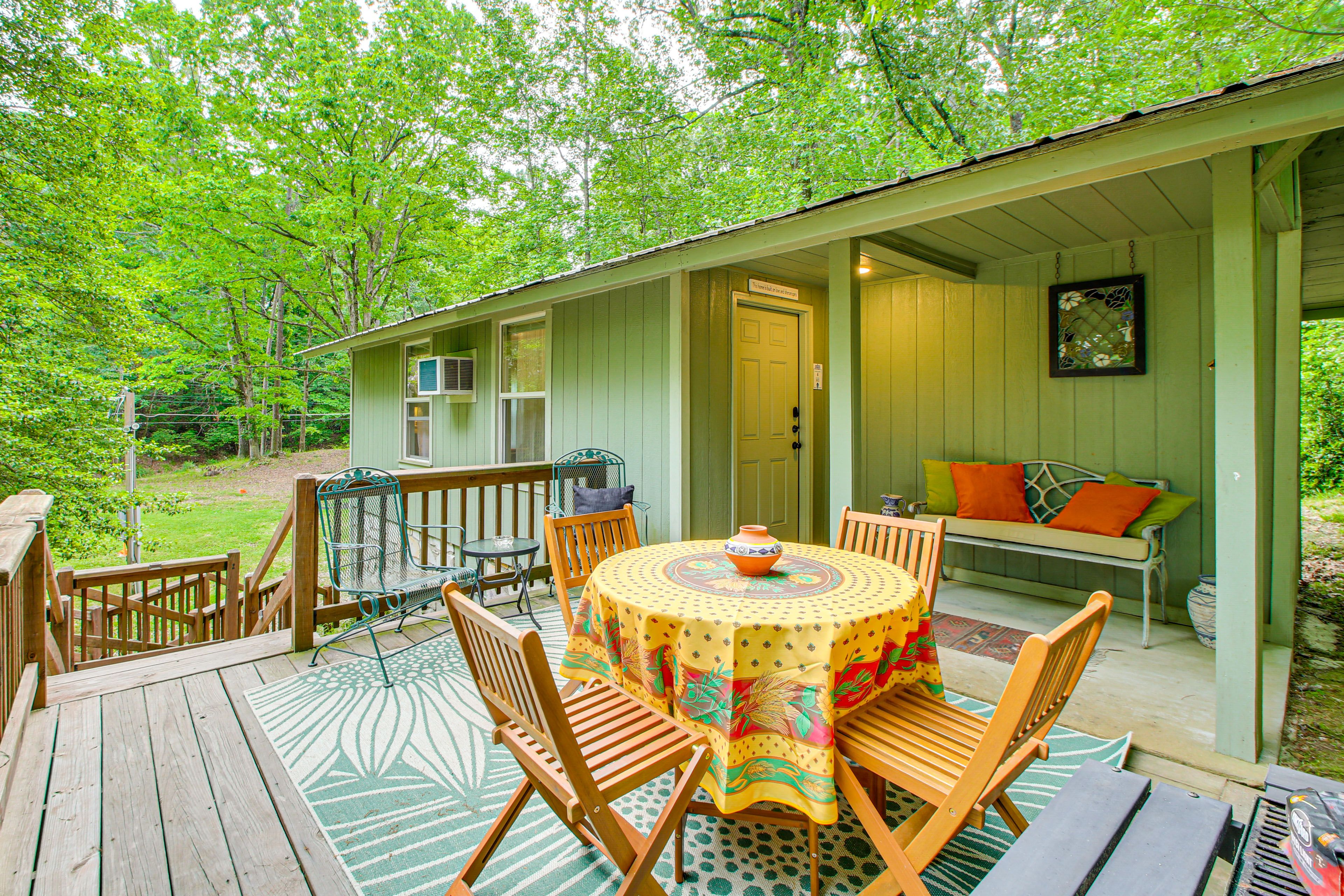 Hot Springs Vacation Rental | Studio | 1BA | 440 Sq Ft | Stairs Required