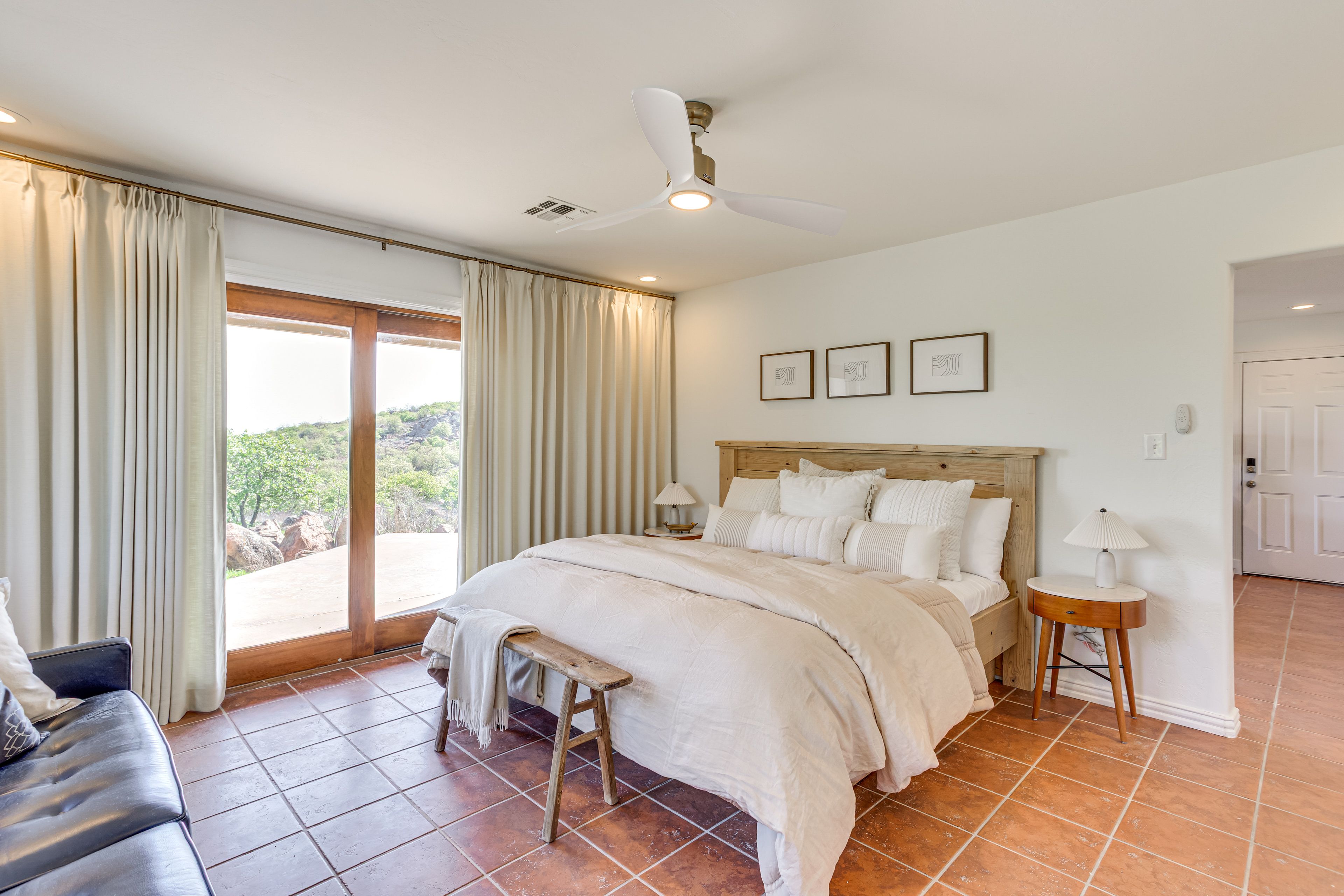 Bedroom 1 | King Bed | 1st Floor