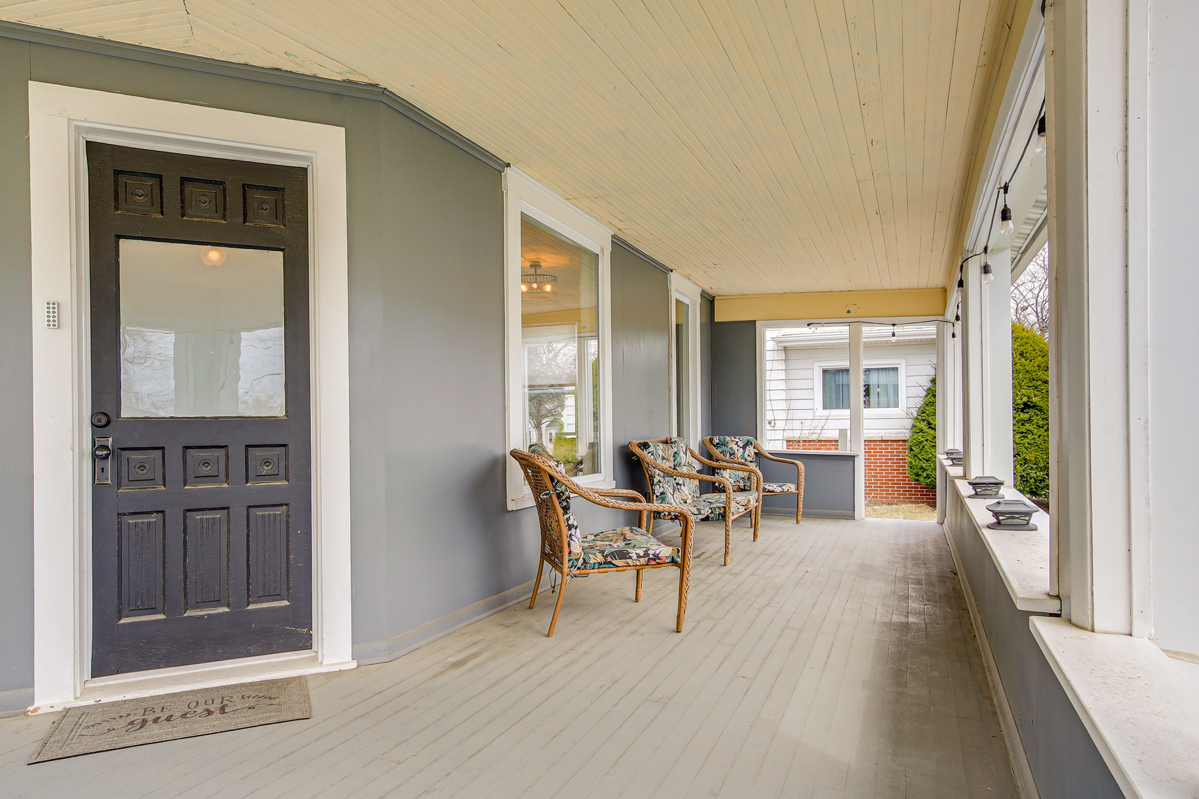 House Exterior | Furnished Porch