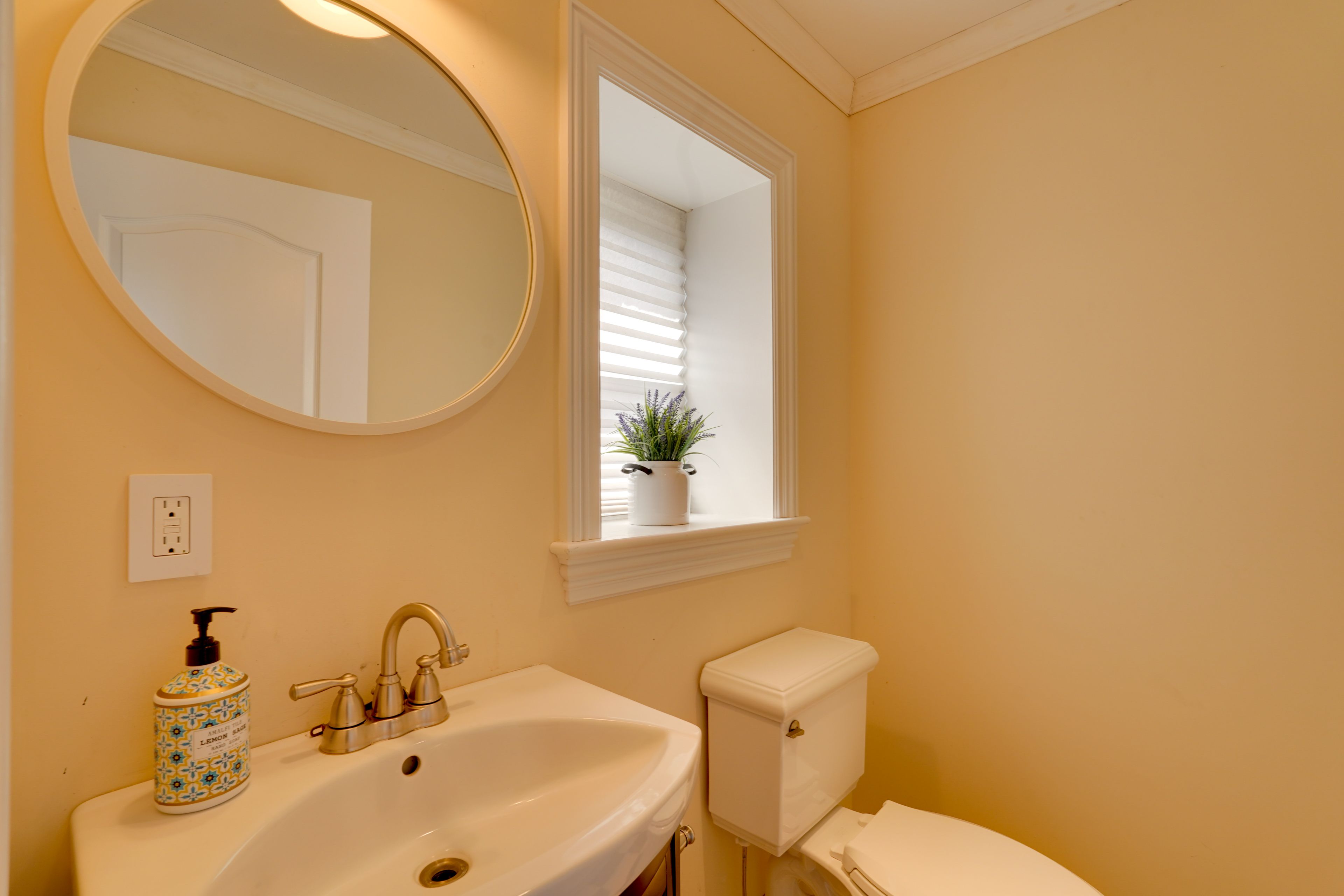 Half Bathroom | Main Level