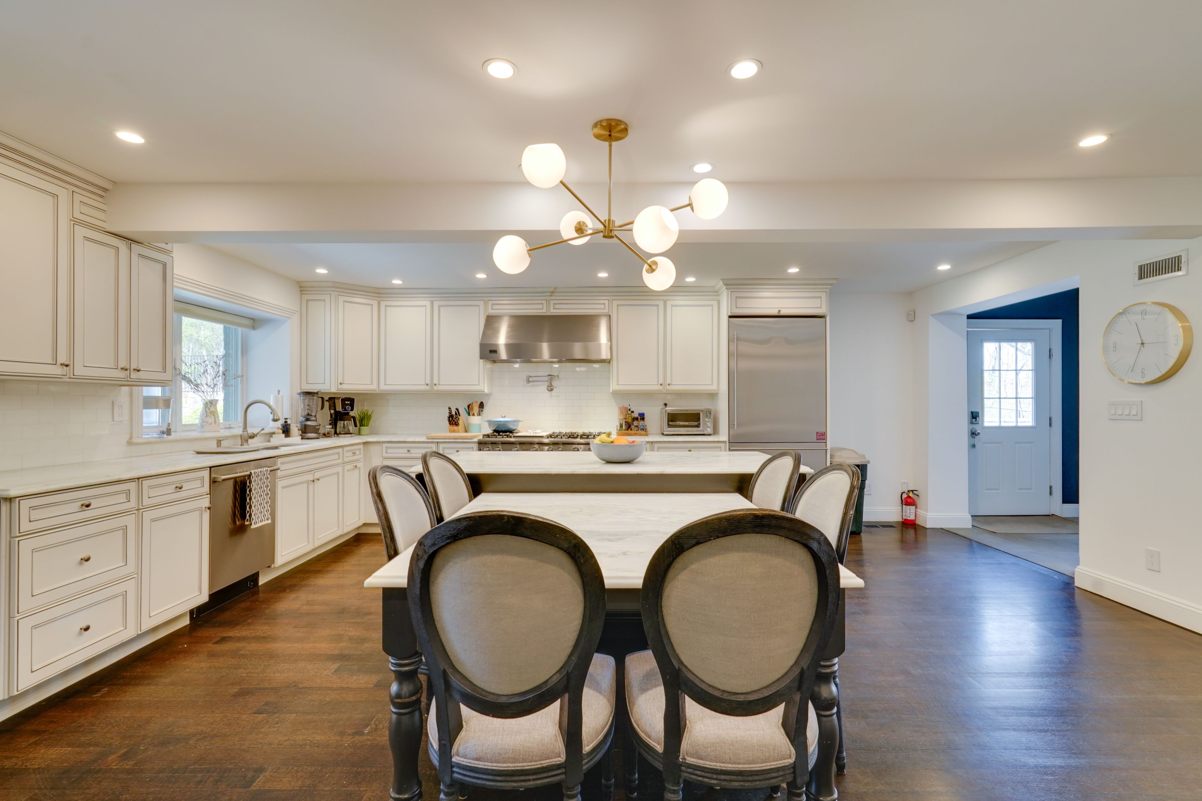 Kitchen | Microwave | 2 Ovens | Smart TV | Main Level