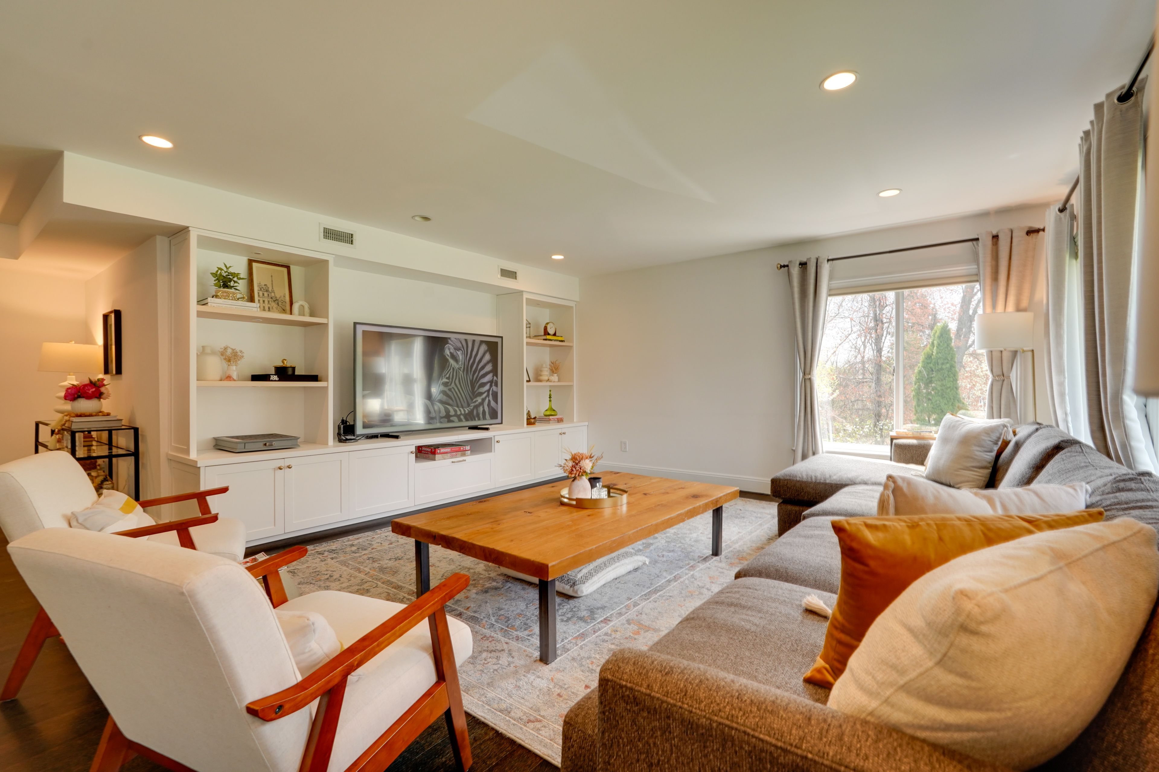 Living Room | Smart TV | Board Games | Free WiFi