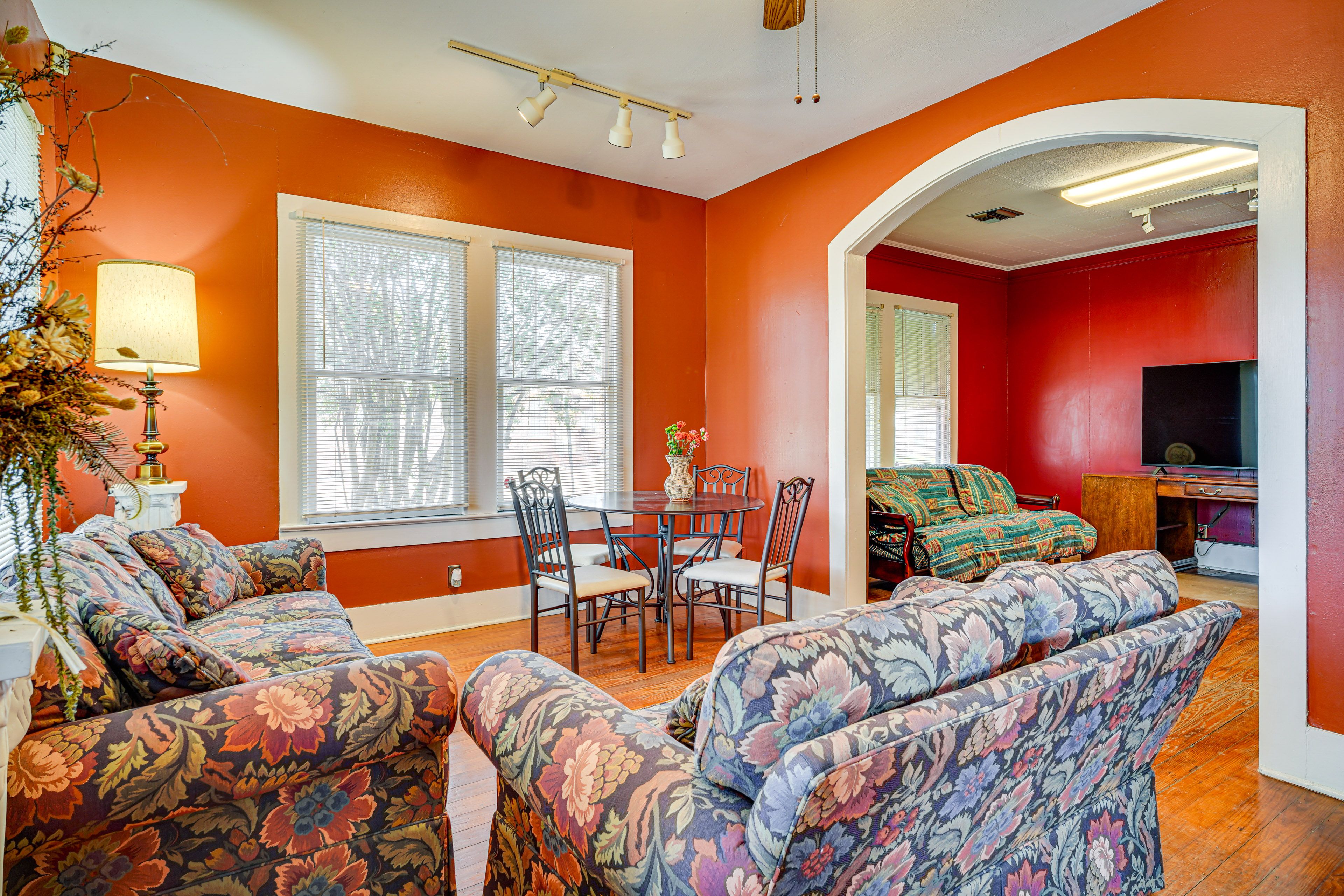 Living Room | Smart TV | Free WiFi