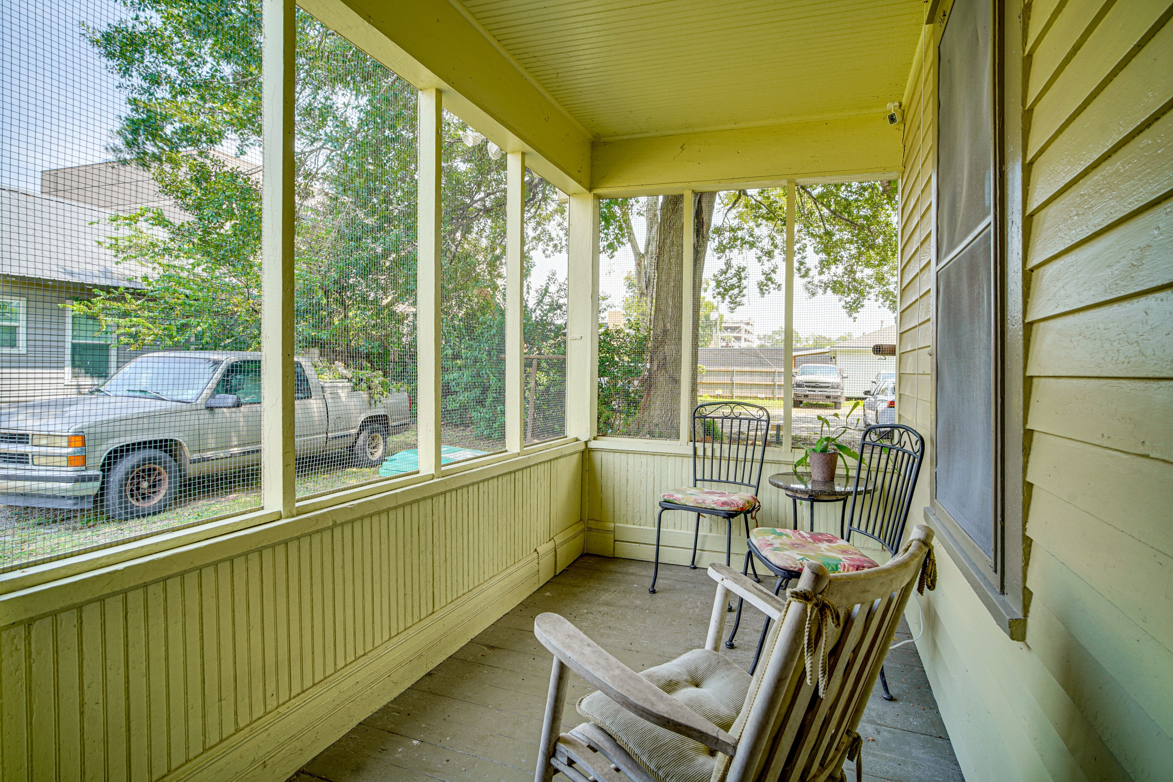 Screened-In Porch