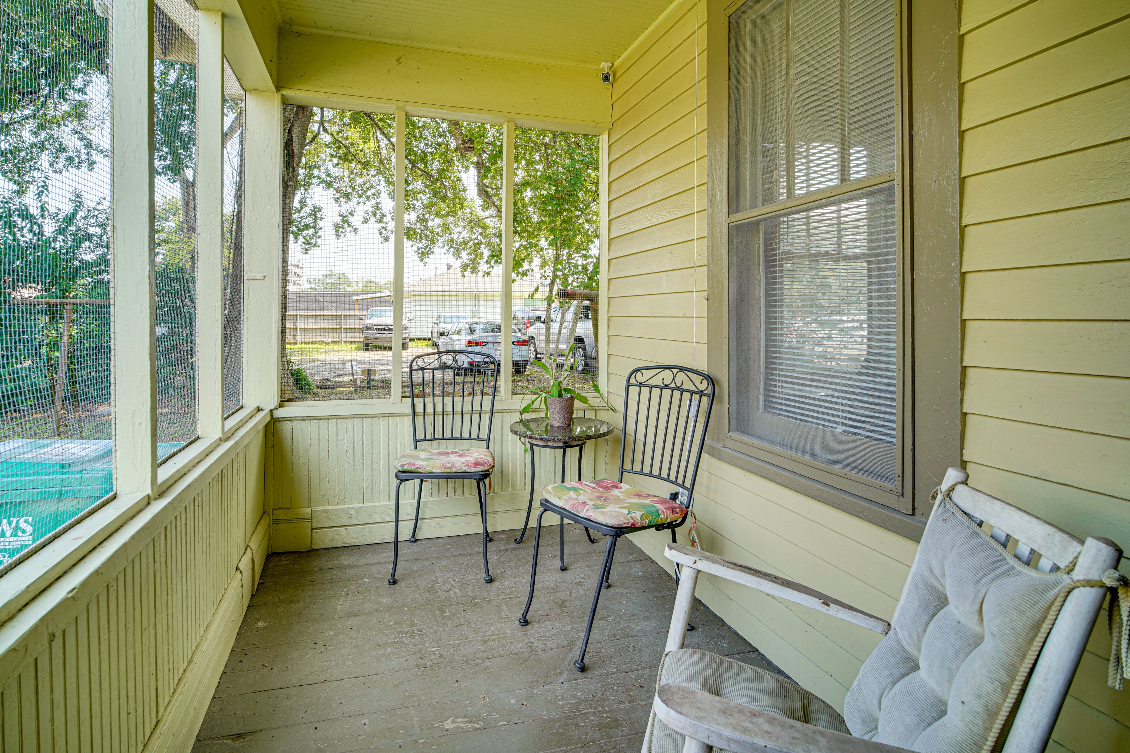 Screened-In Porch