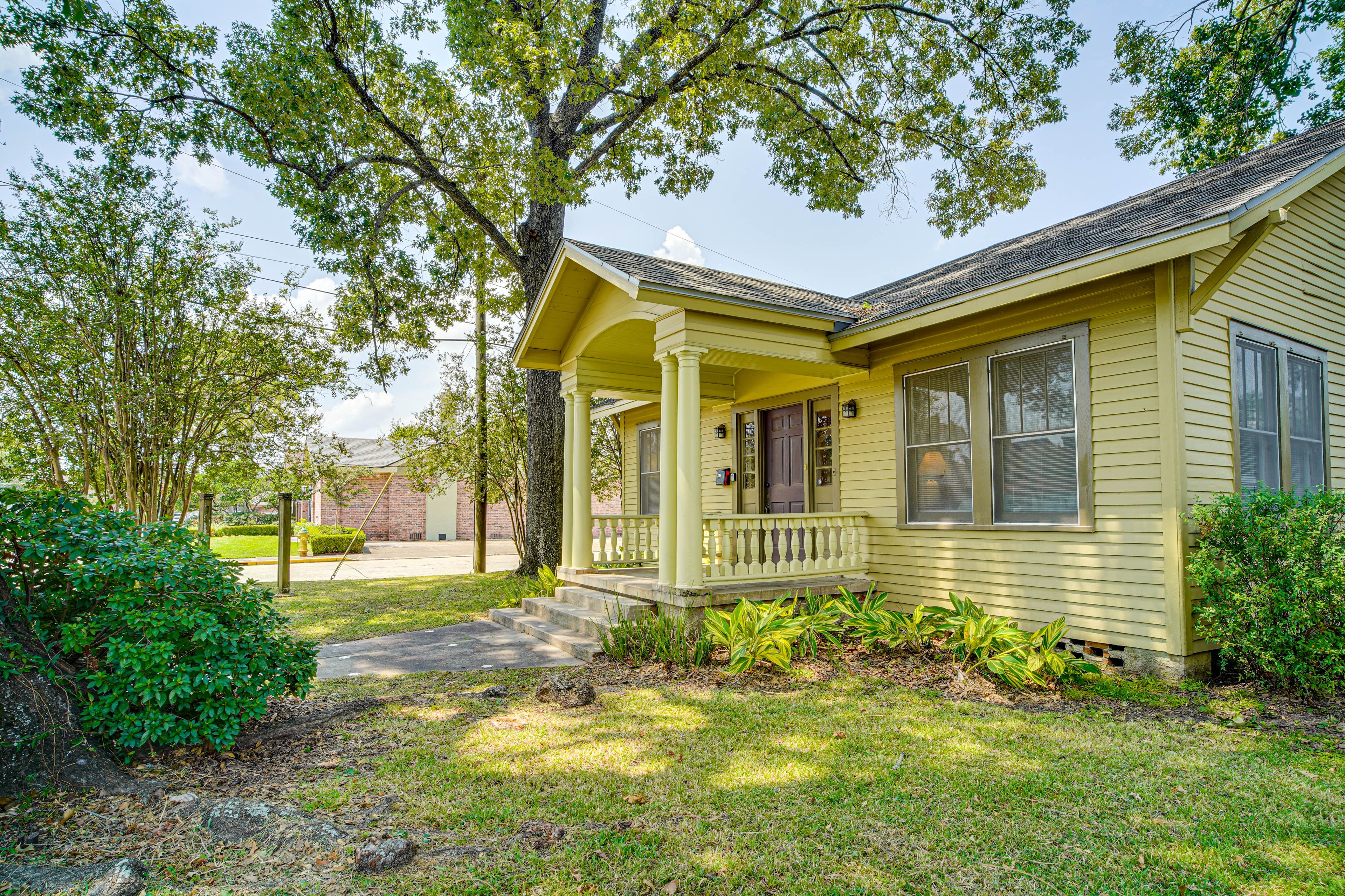 Parking | Driveway (2 Vehicles)