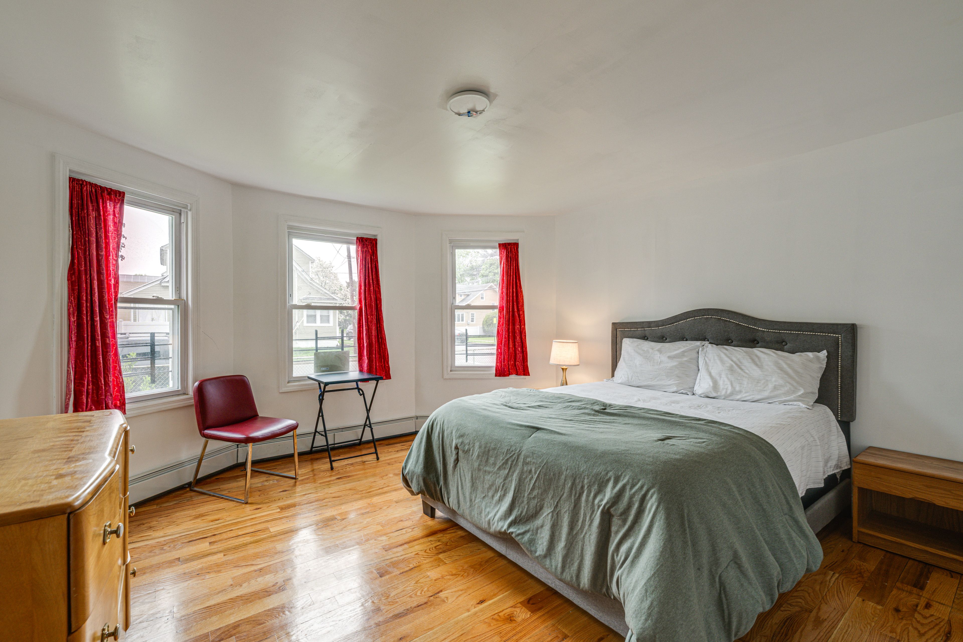 Bedroom 1 | 1st Floor | Queen Bed | Linens Provided