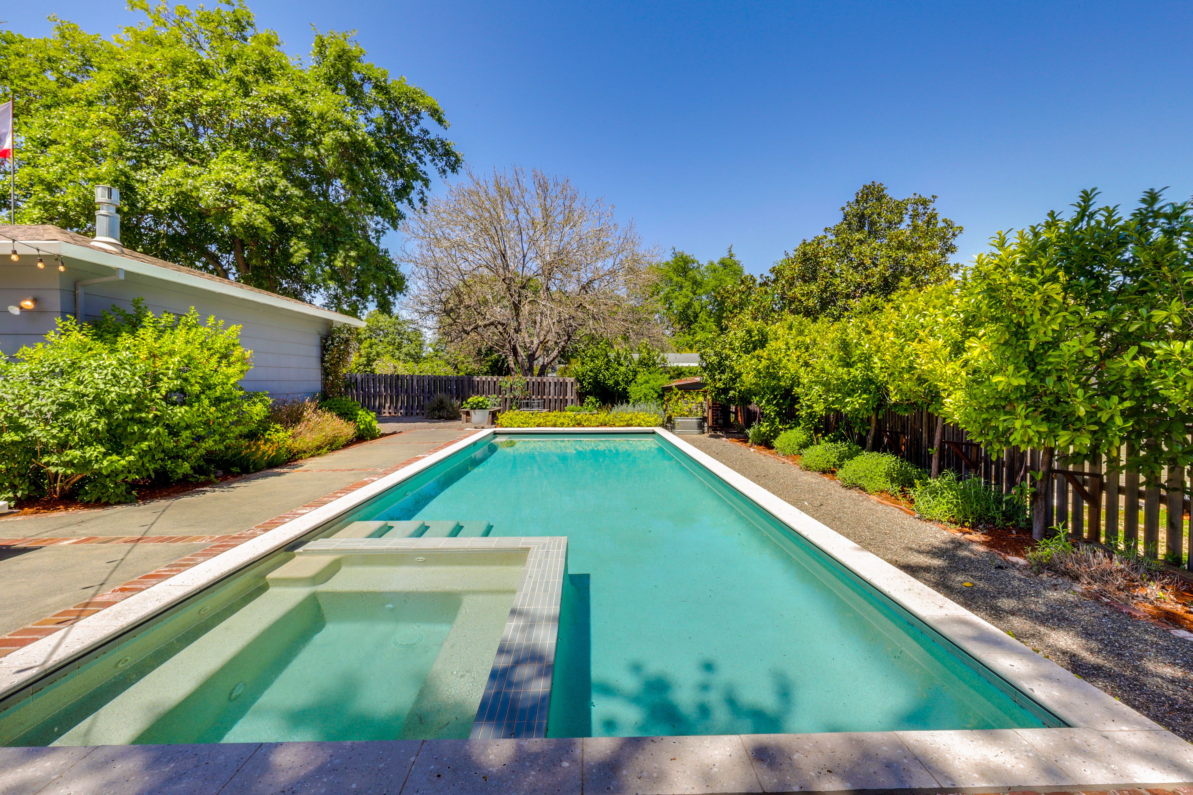 Private Outdoor Pool (Not Heated, Depth 4'-6') | Private Hot Tub