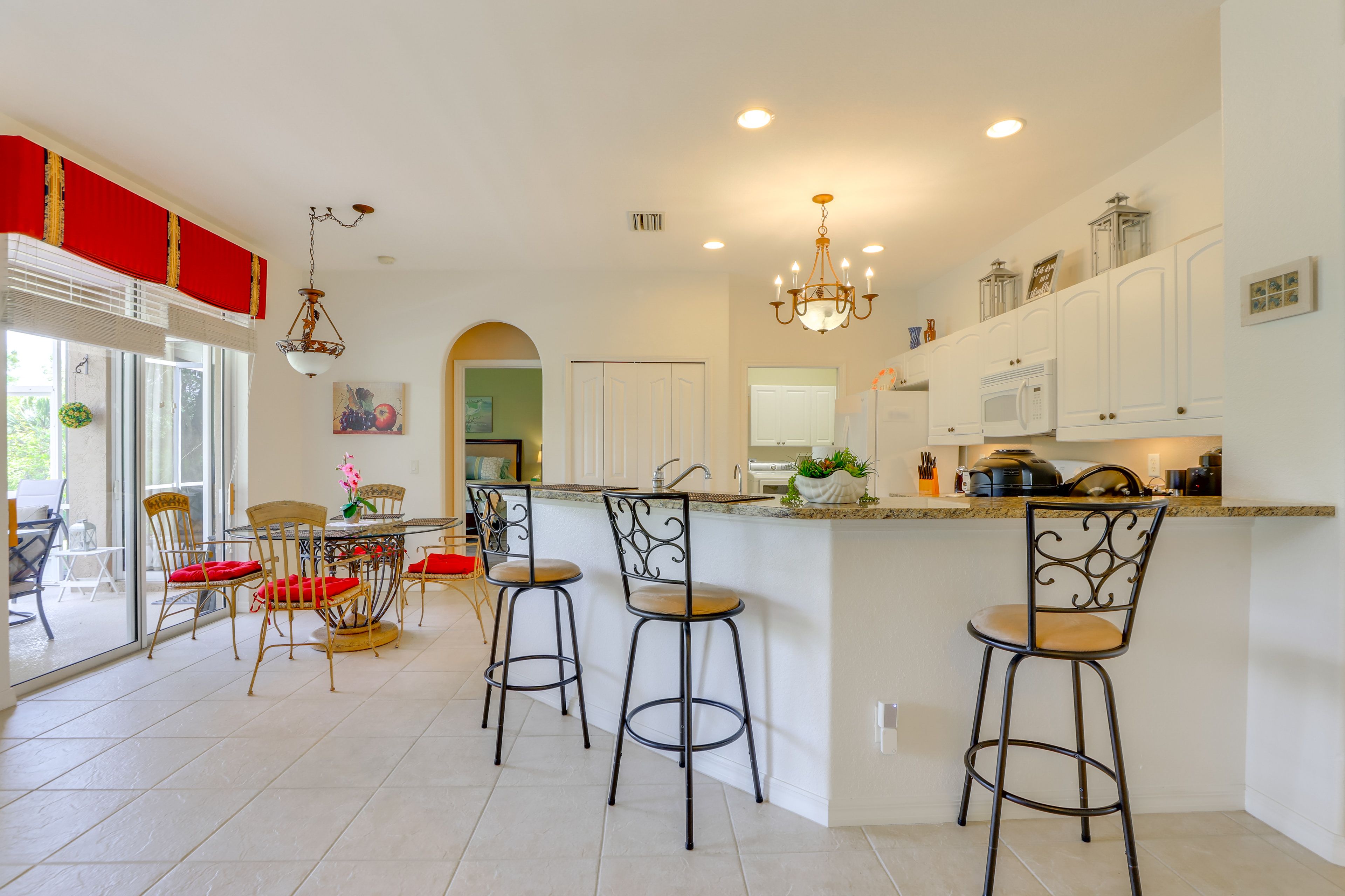 Breakfast Bar | Dining Table | Dishware/Flatware