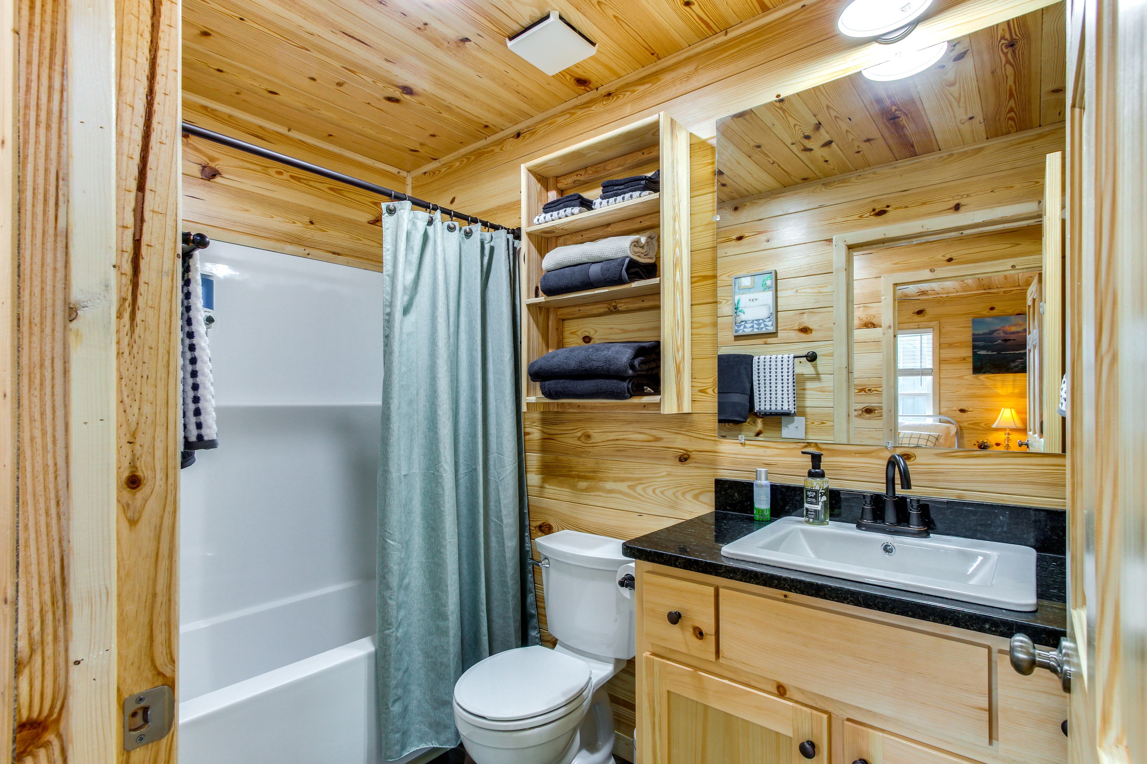Full Bathroom | 1st Floor | Towels Provided | Hair Dryer