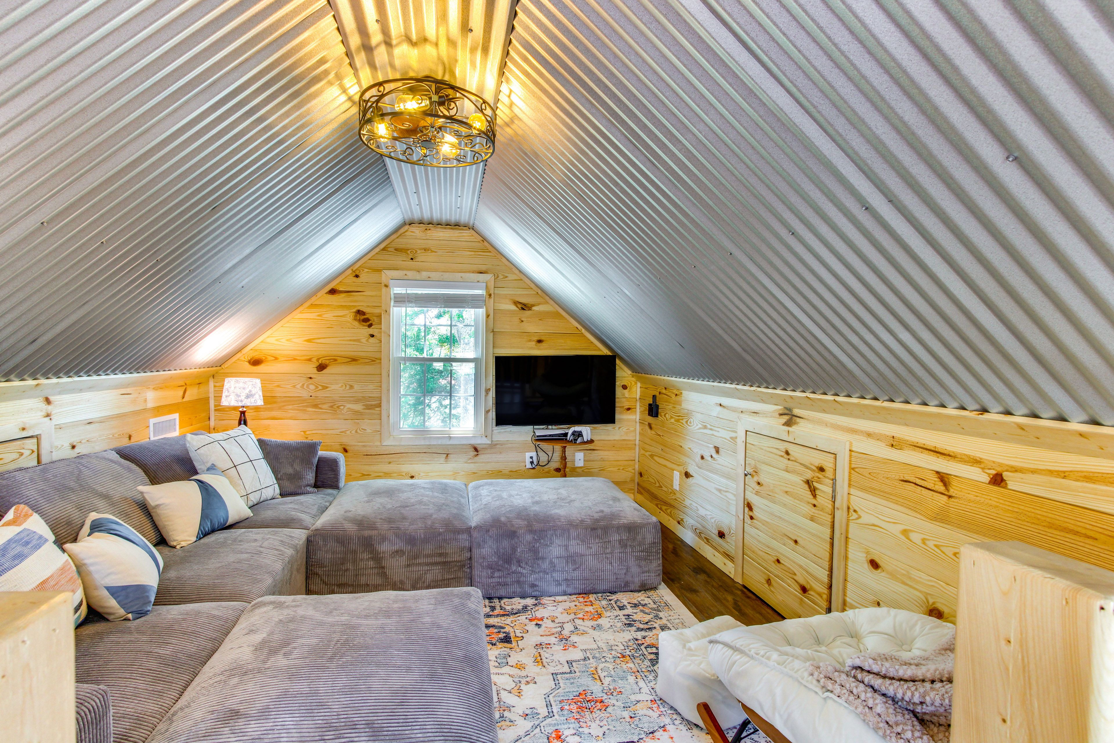 Interior | Central Heating & A/C | Free WiFi