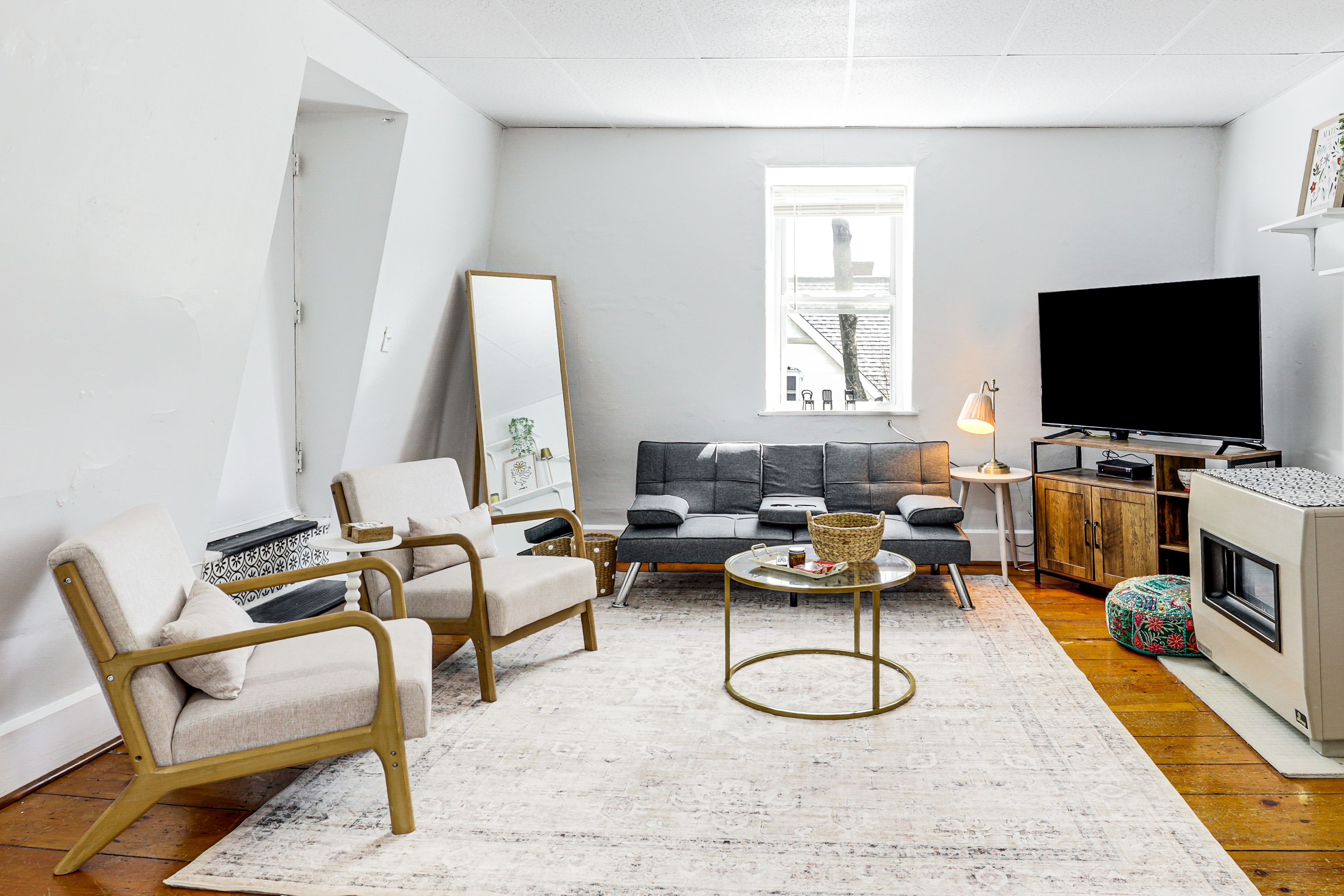 Living Room | Free WiFi | Full Futon | Smart TV