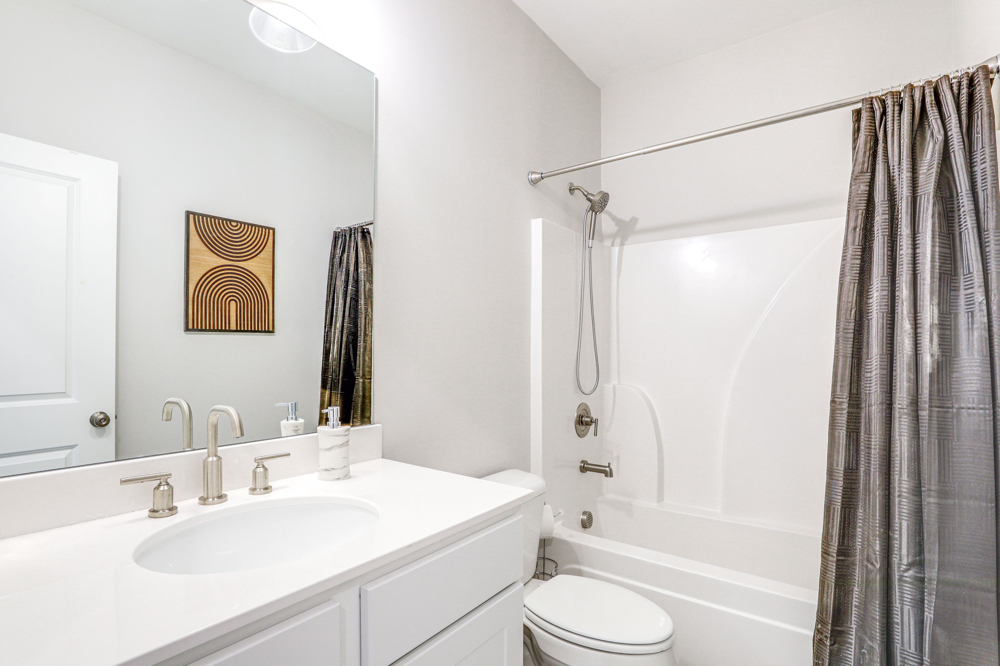 Full Bathroom | 2nd Floor