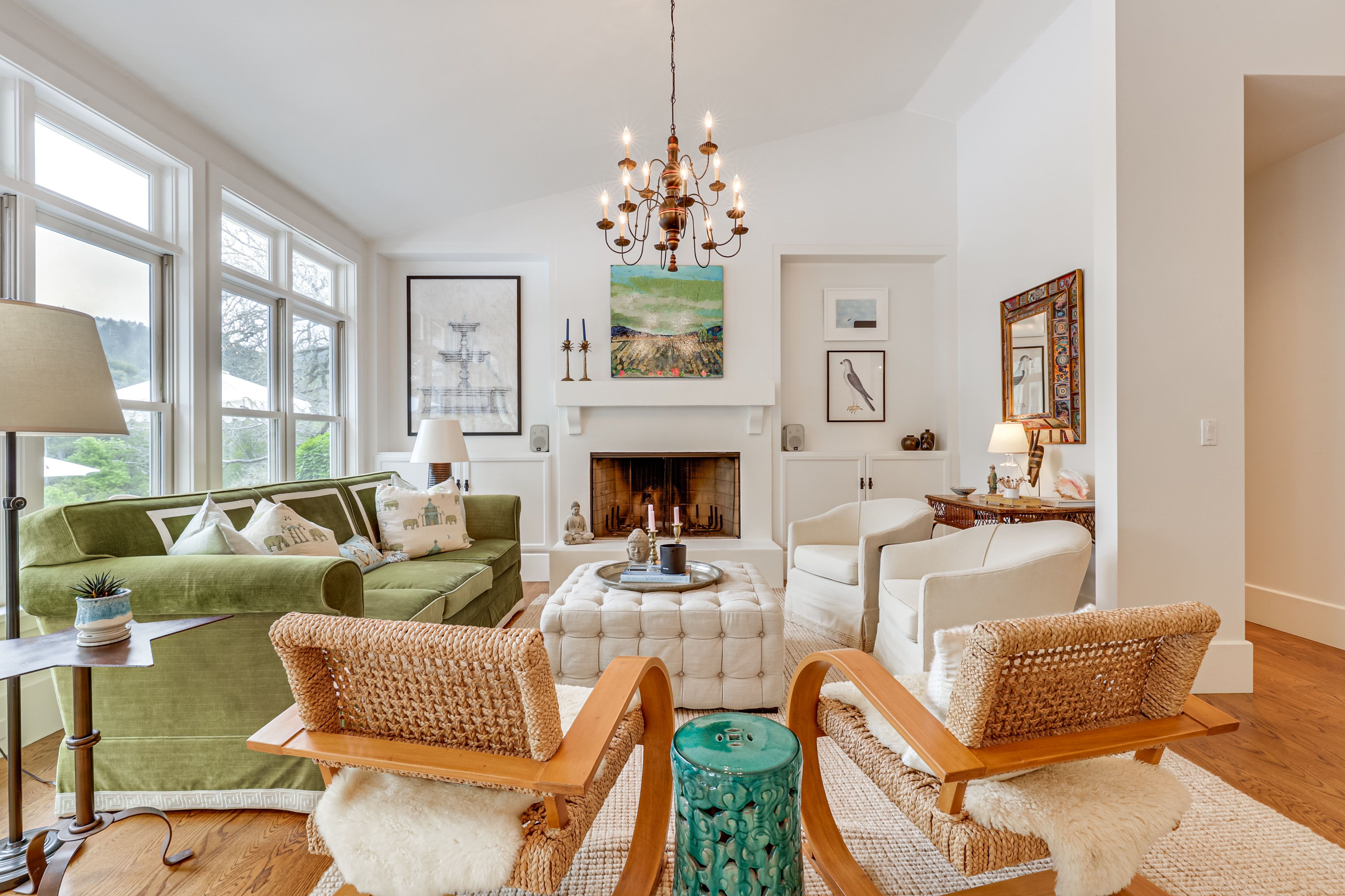 Living Room | Free WiFi | Central Air Conditioning/Heat
