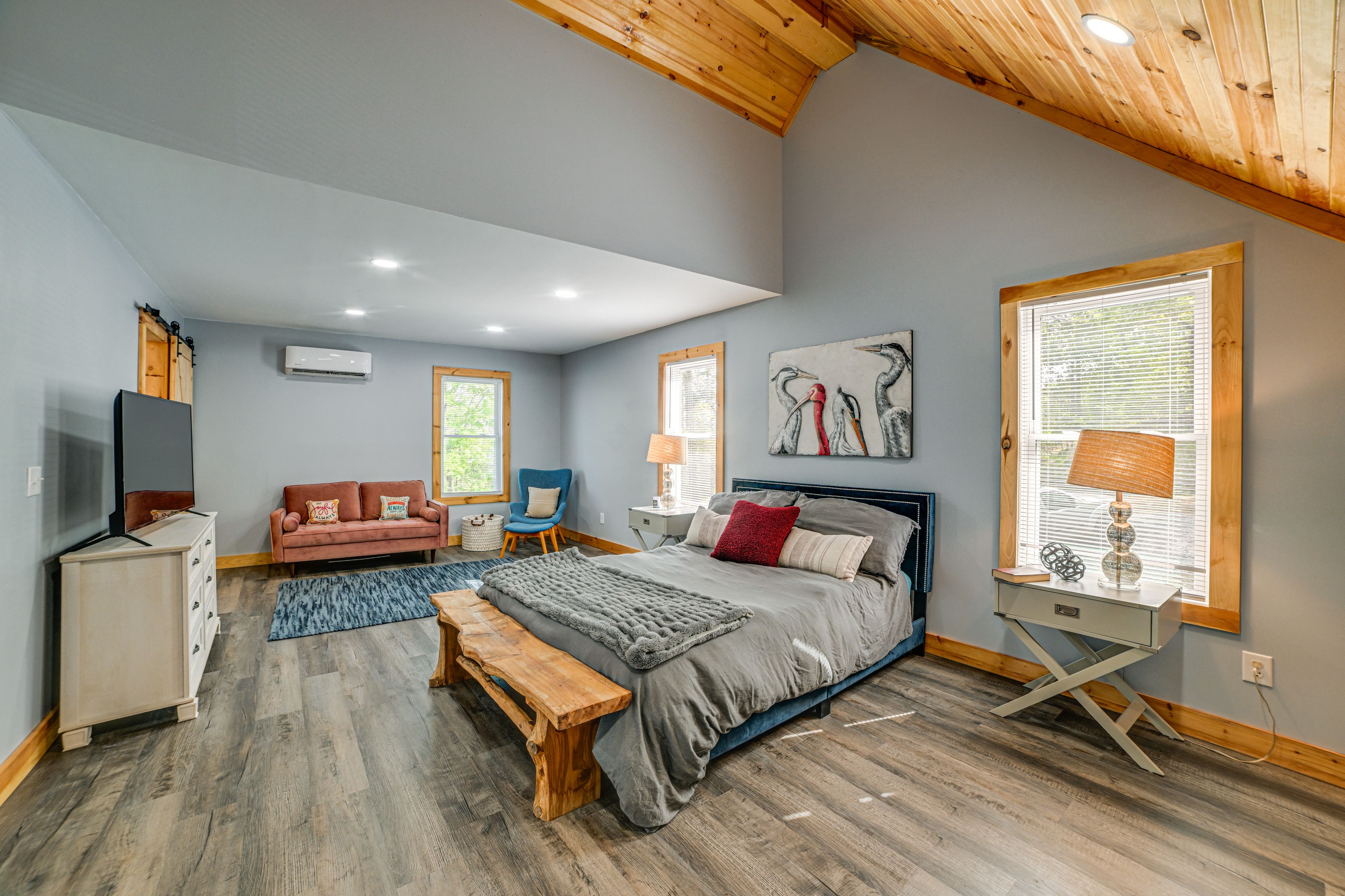Bedroom 1 | Upper Level | Queen Bed | Smart TV | Linens Provided
