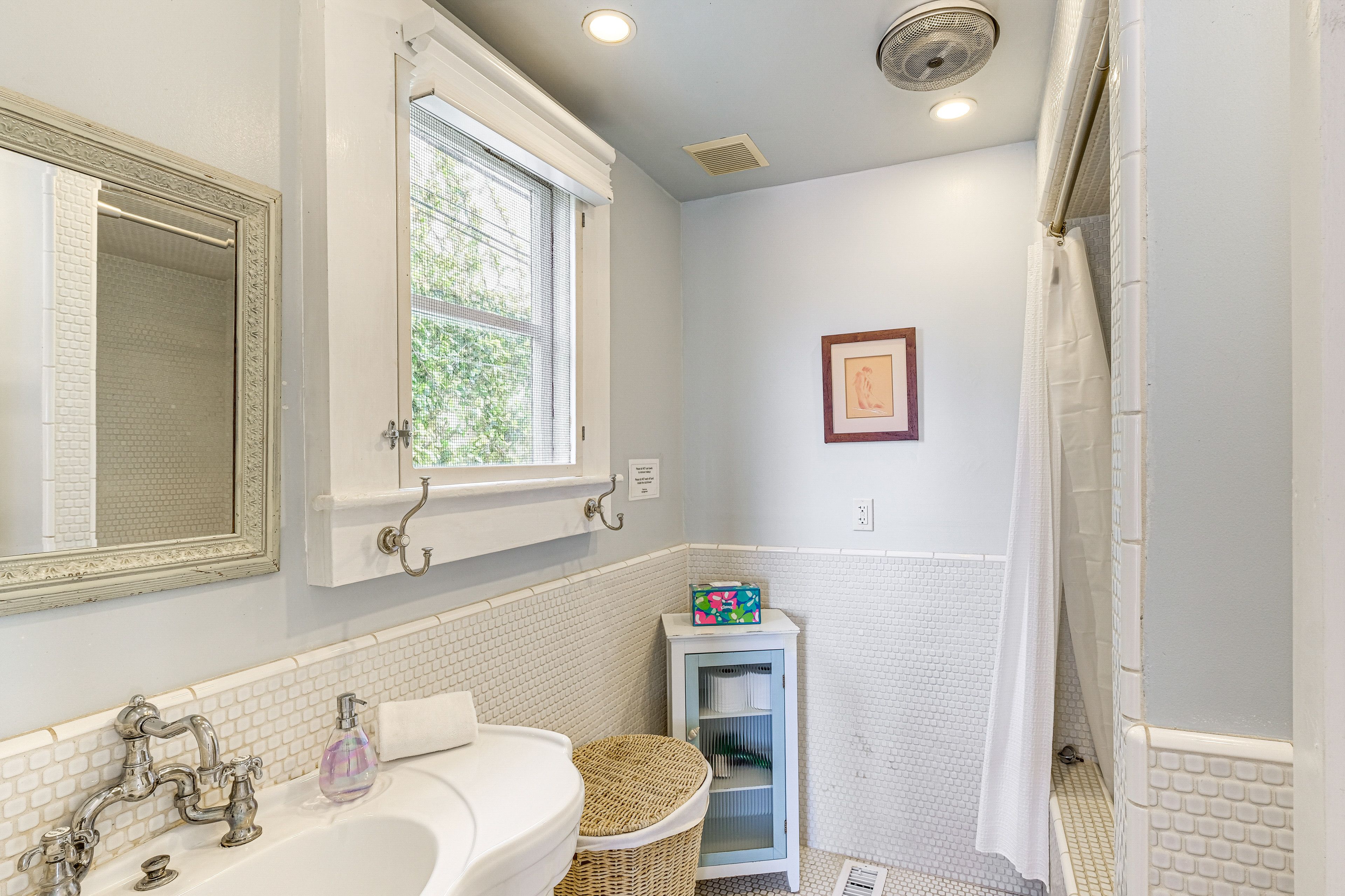 Bathroom | Towels Provided | Main Floor