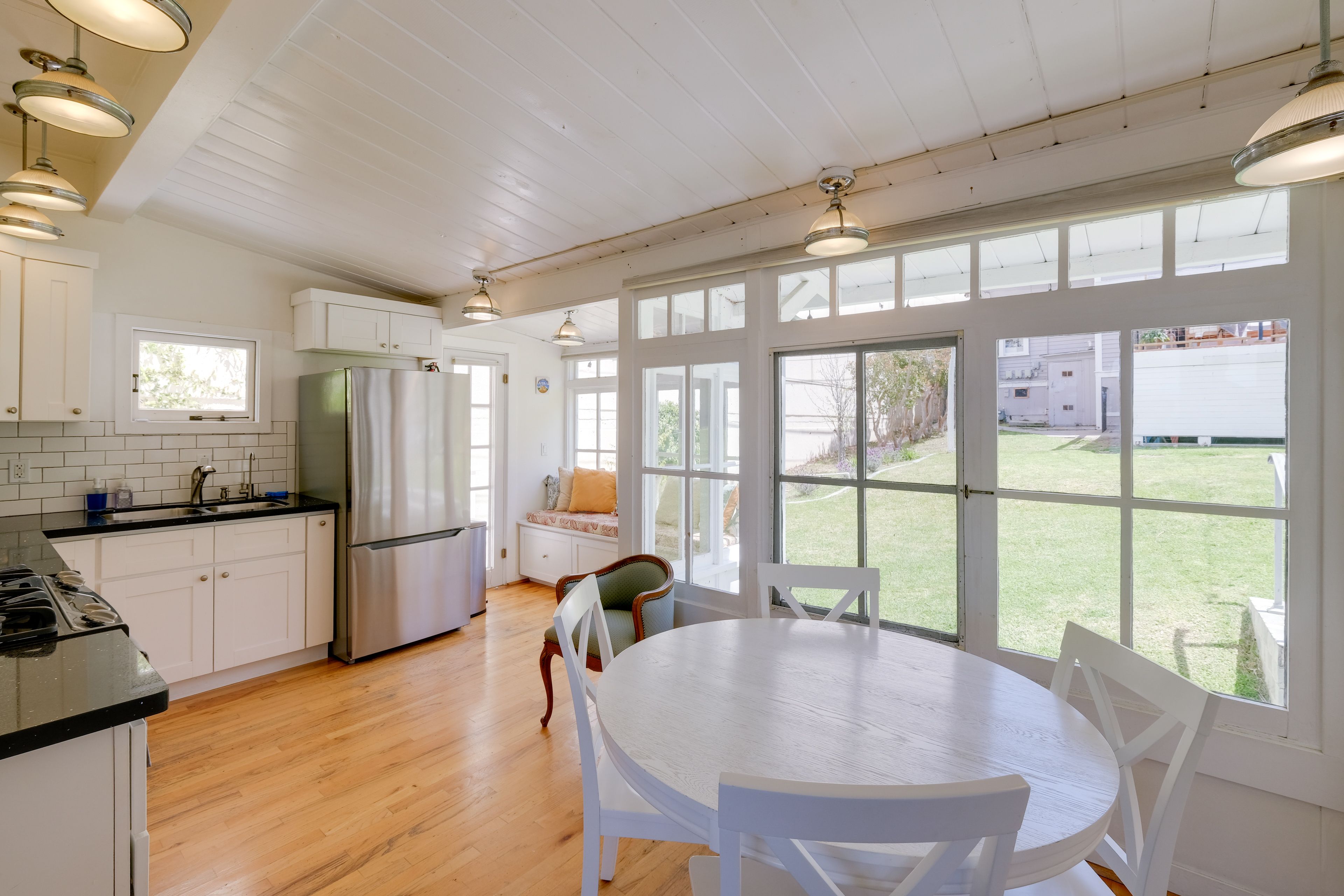 Dining Area | Dishware/Flatware Provided | Main Floor