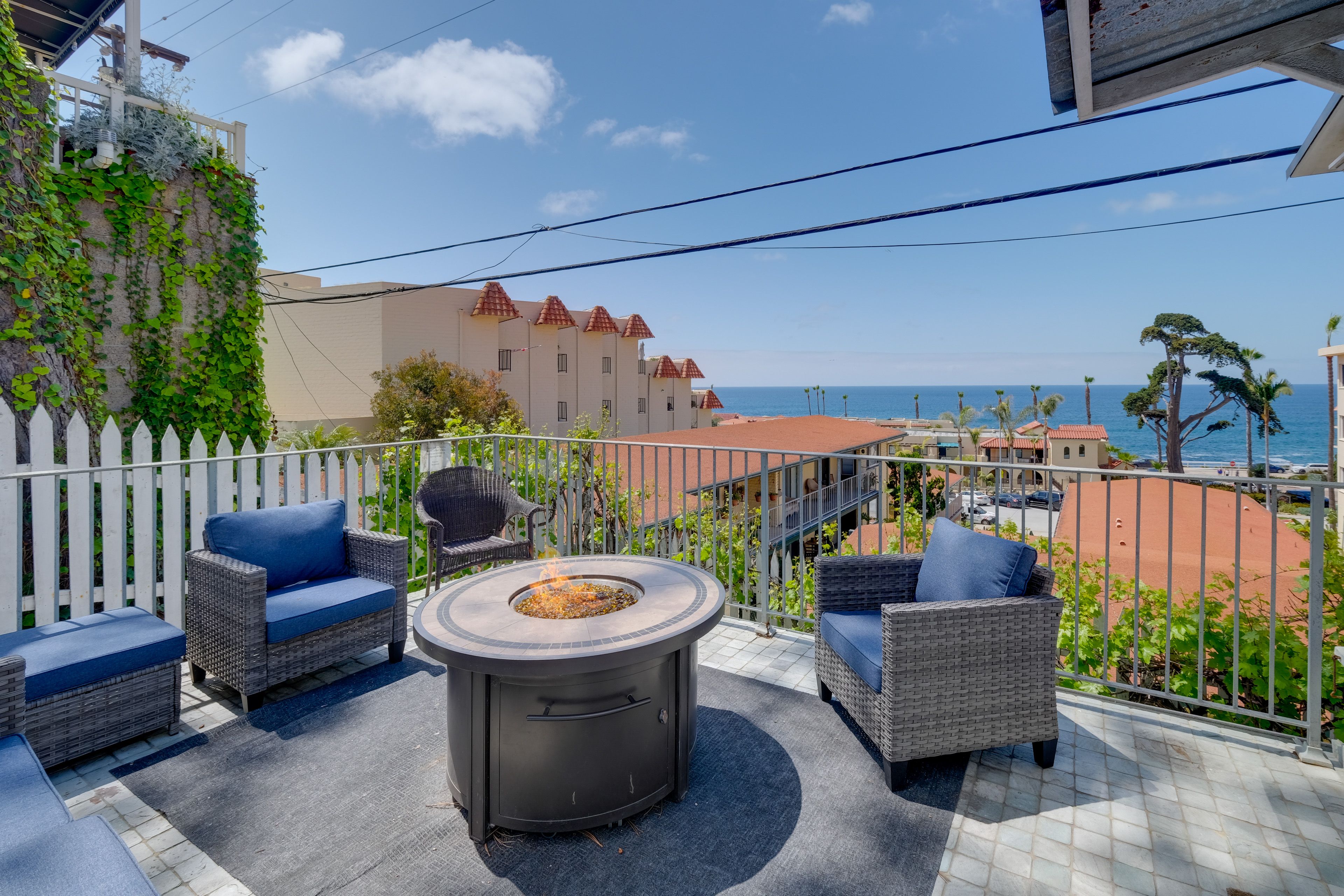 La Jolla Vacation Rental | 2BR | 2BA | 1,200 Sq Ft | 1 Step to Enter