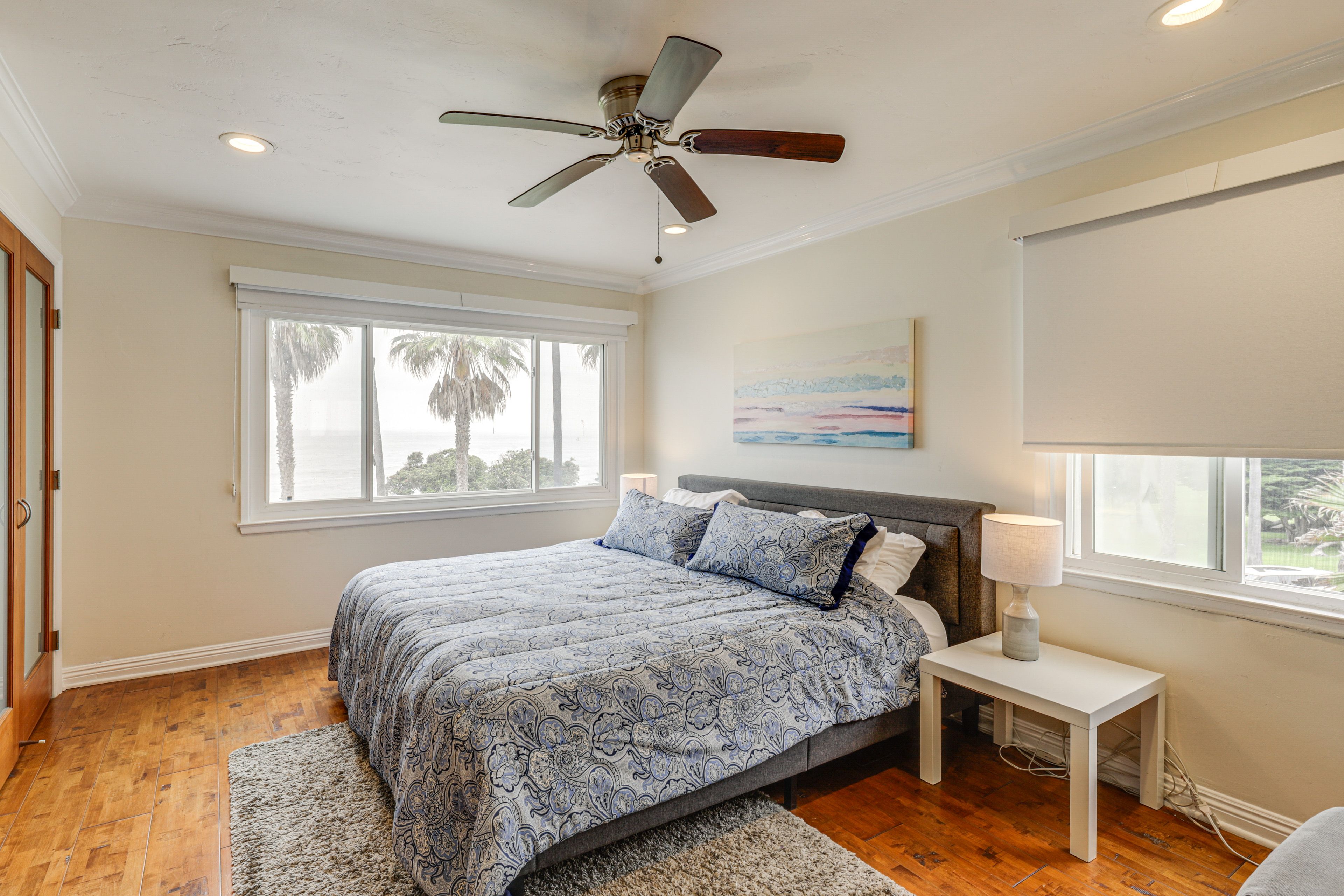 Bedroom 1 | Queen Bed | Smart TV