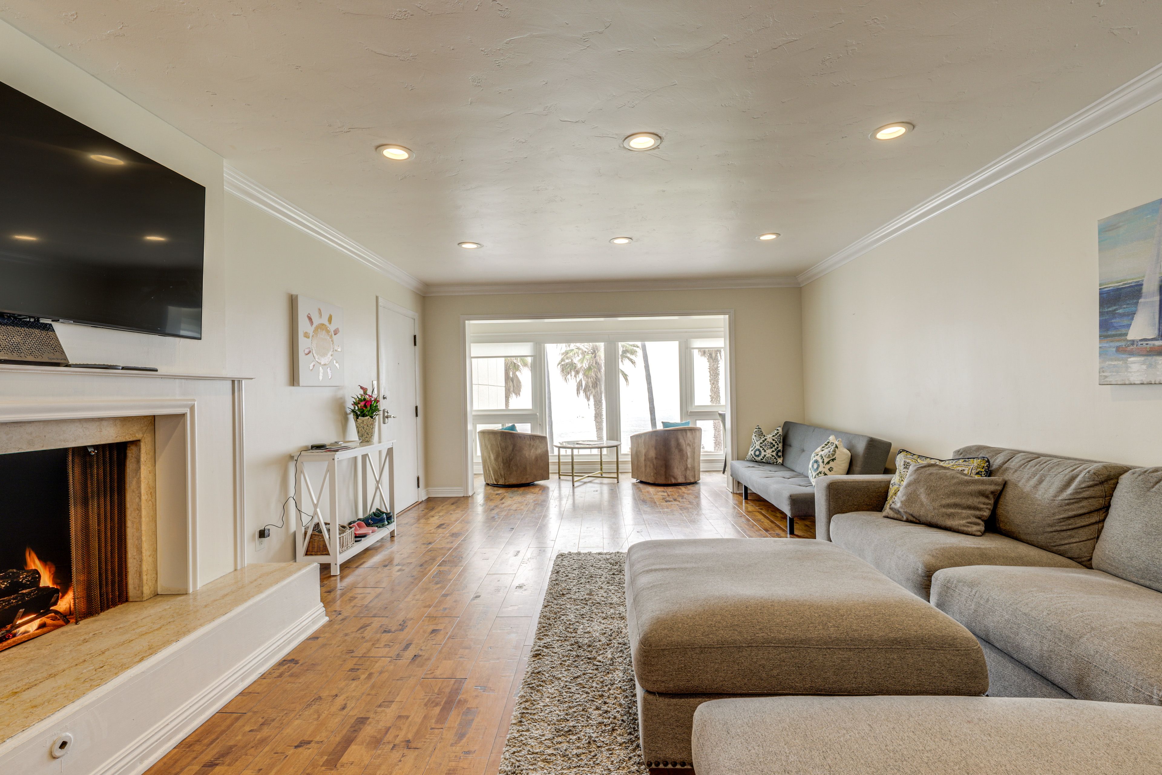 Living Room | Queen Futon | Fireplace | Smart TV | Books/Board Games