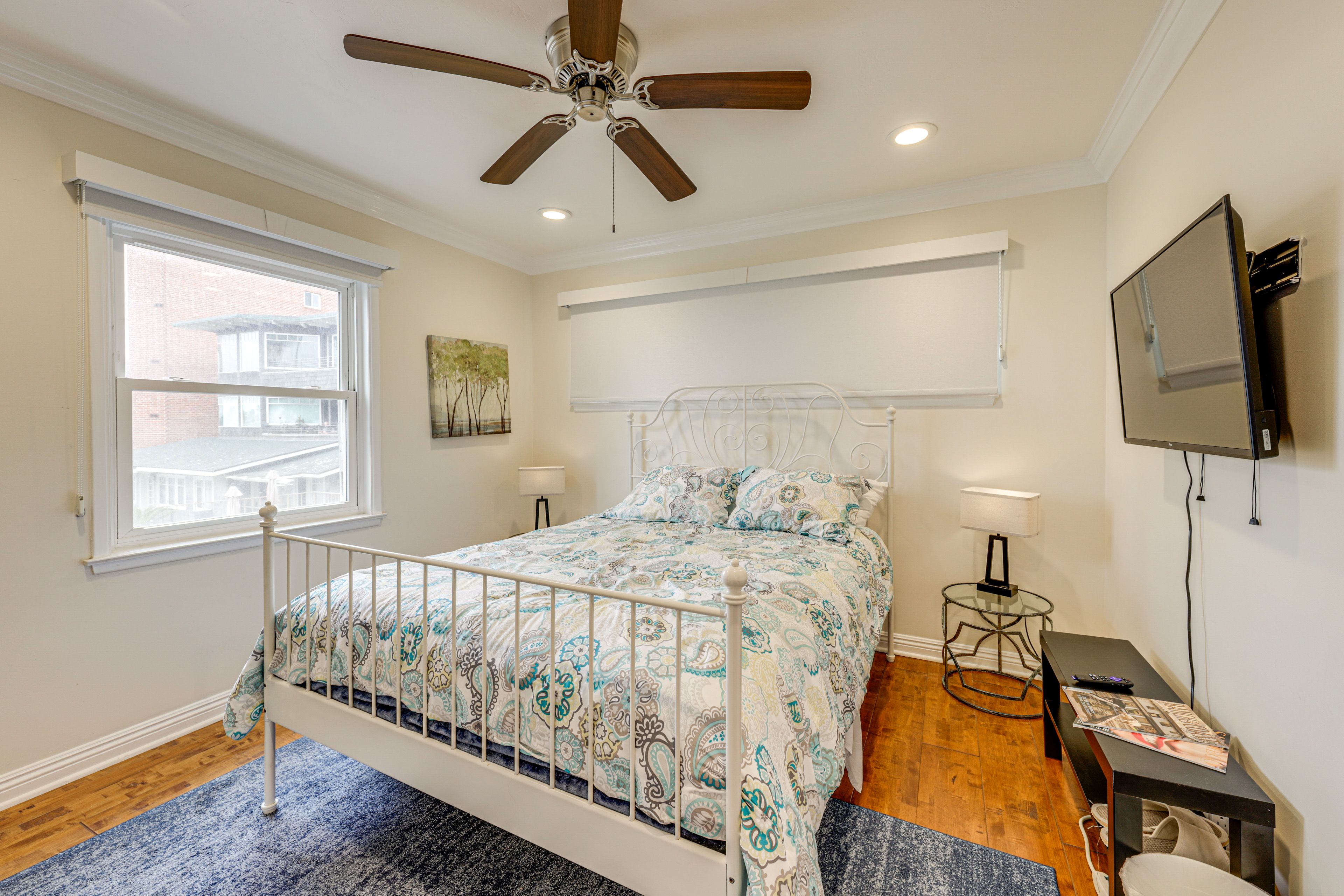 Bedroom 2 | Queen Bed | Smart TV