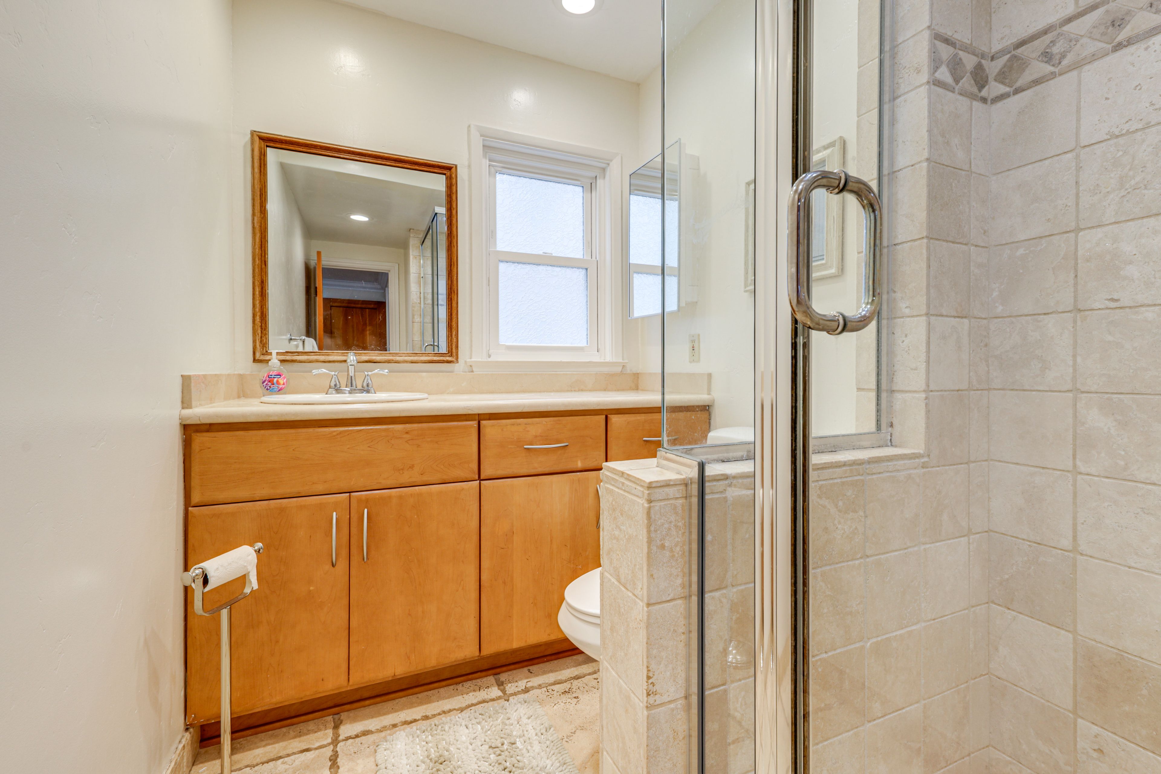 Full Bathroom | Towels Provided