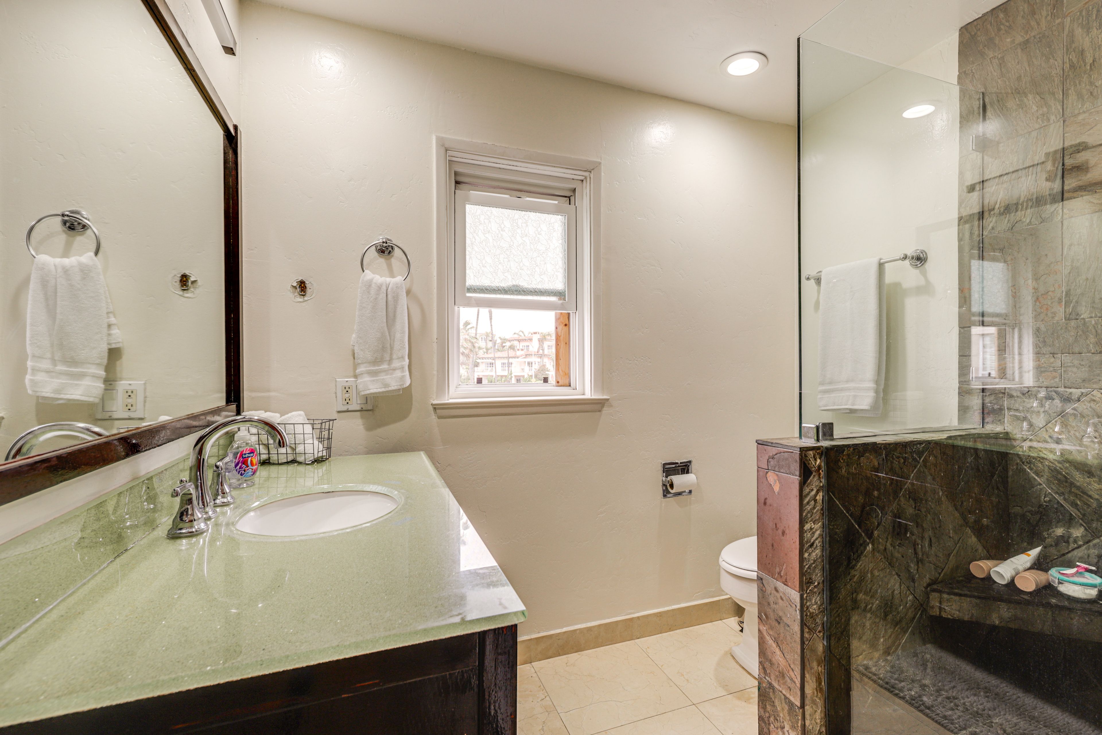 Full Bathroom | Complimentary Toiletries