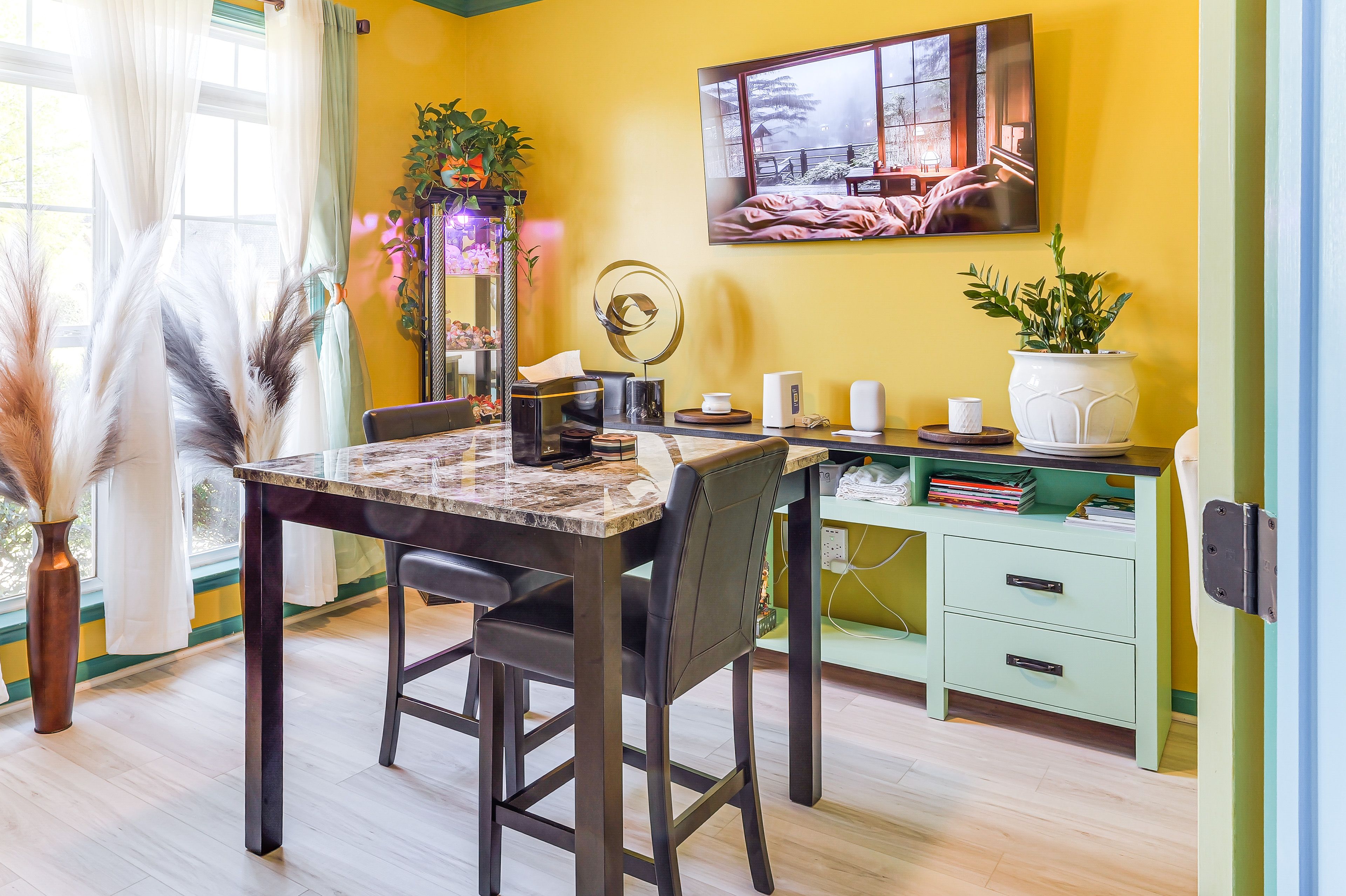 Dining Area | 1st Floor | Dishware/Flatware | Trash Bags/Paper Towels