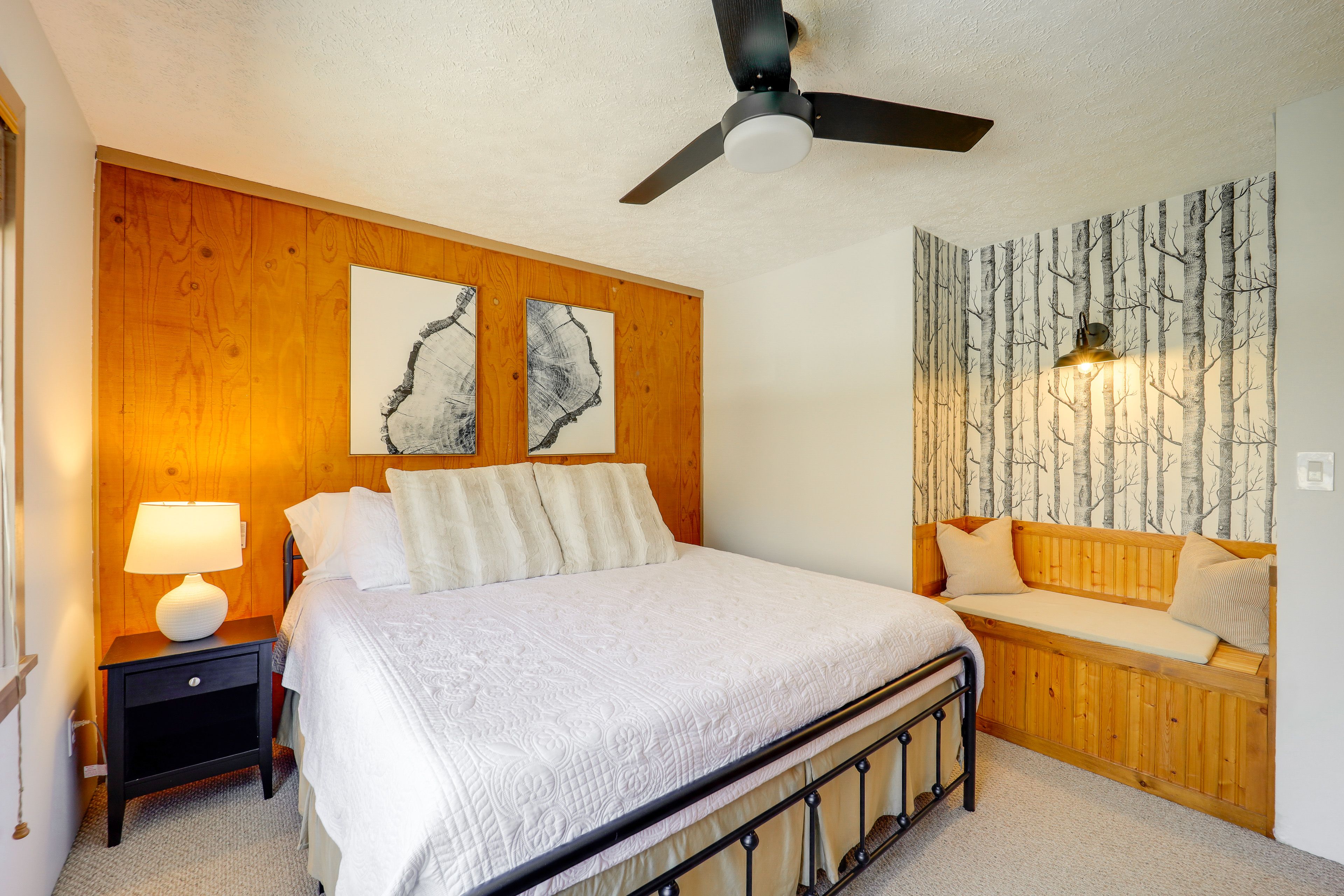 Bedroom 1 | King Bed | Linens | 1st Floor