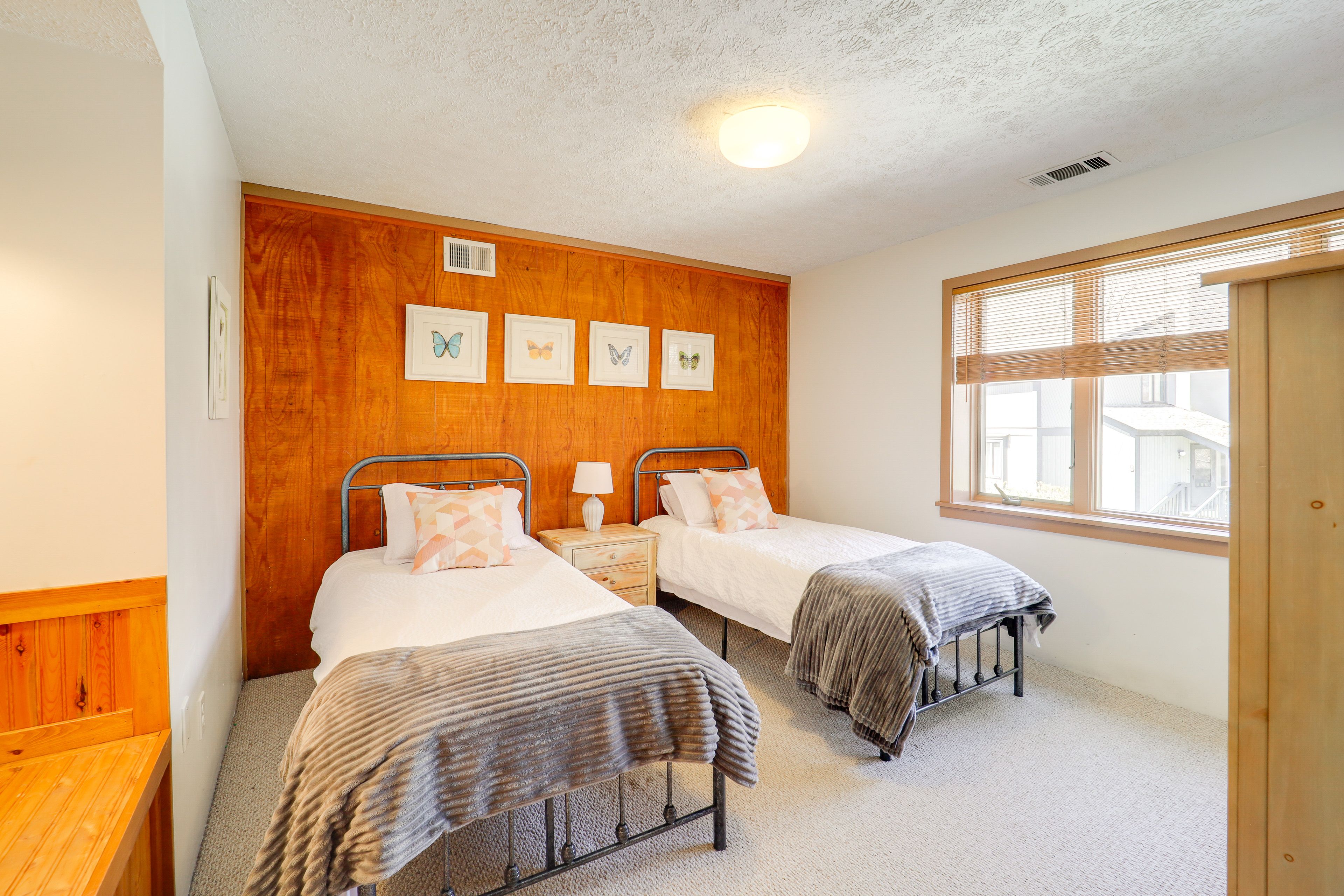 Bedroom 2 | 2 Twin Beds | 1st Floor