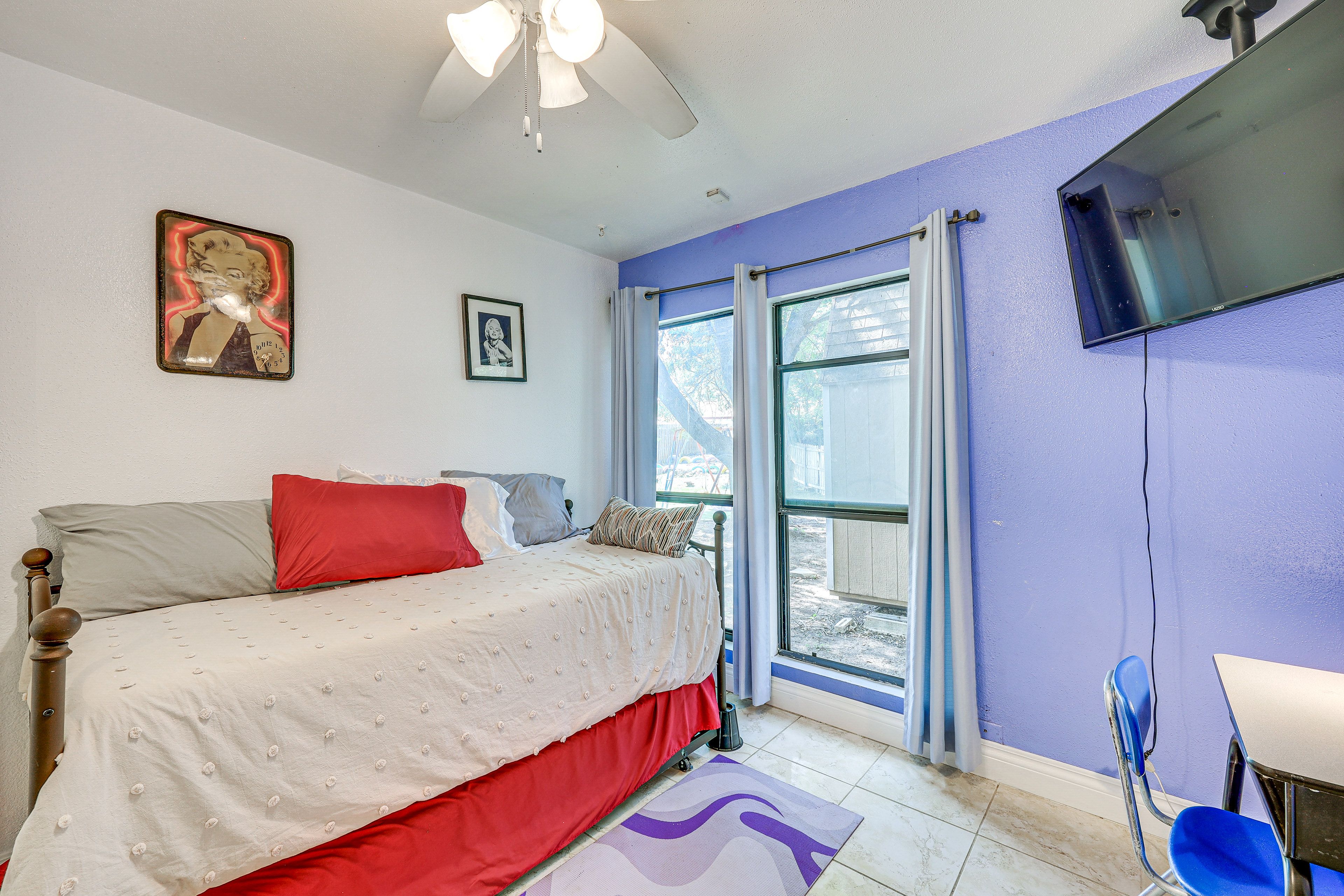 Bedroom 3 | Twin Daybed w/ Twin Trundle