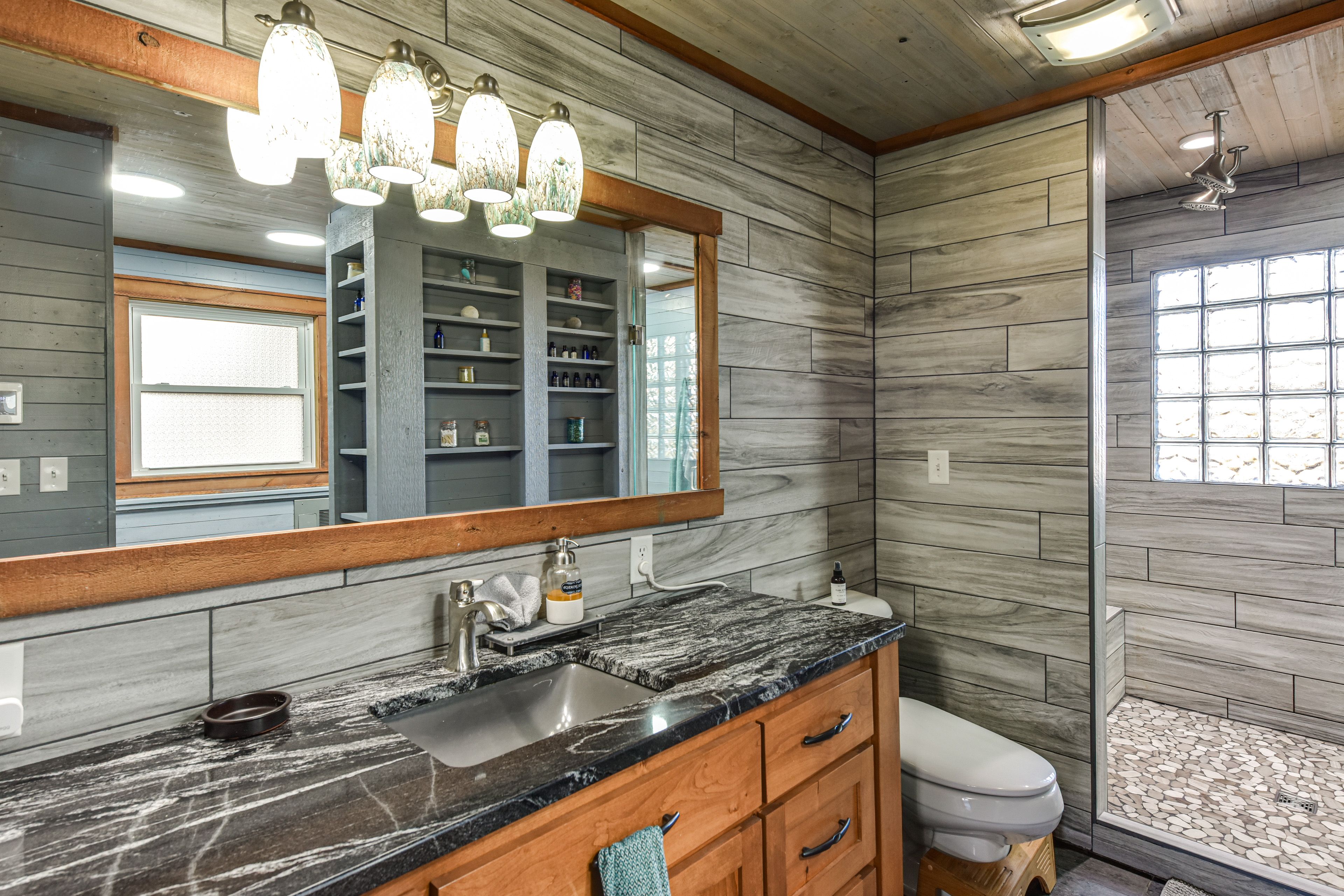 Full Bath | Towels | Hair Dryer | Main Level