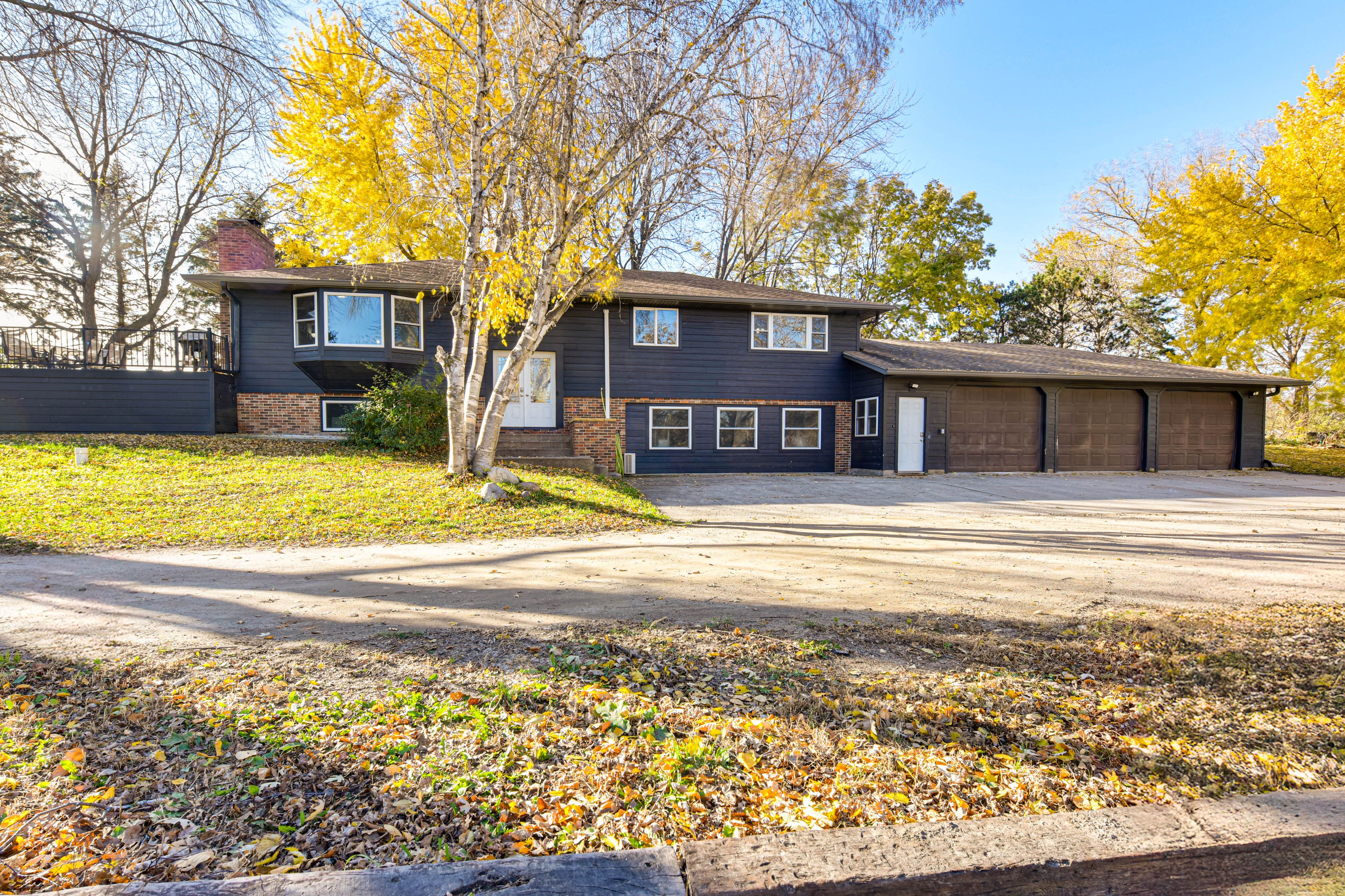 Parking | Driveway (5 Vehicles)