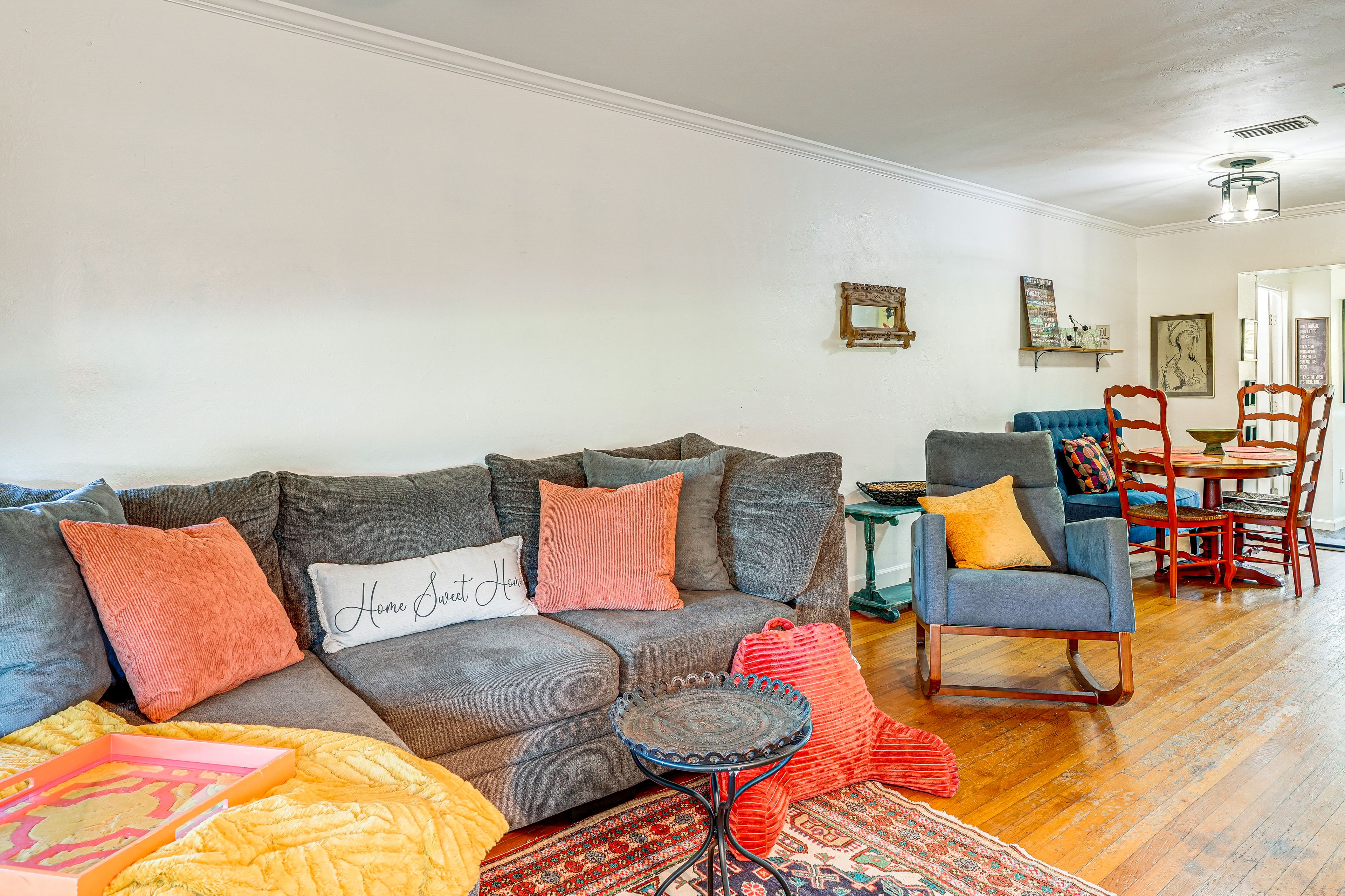 Living Room | Central A/C & Heating | Free WiFi | Smart TV