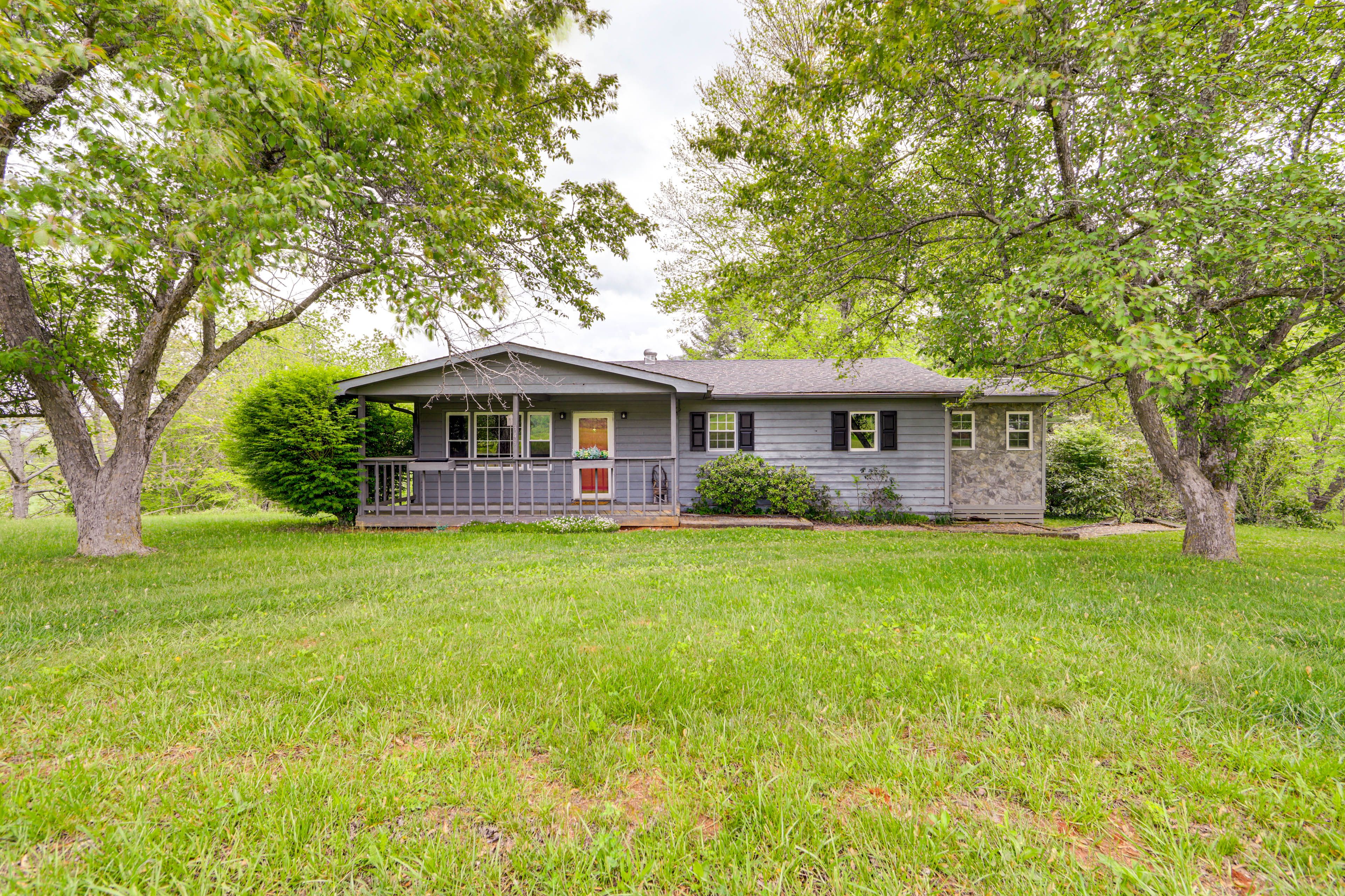 Property Exterior | Single-Story Home | Spacious Yard