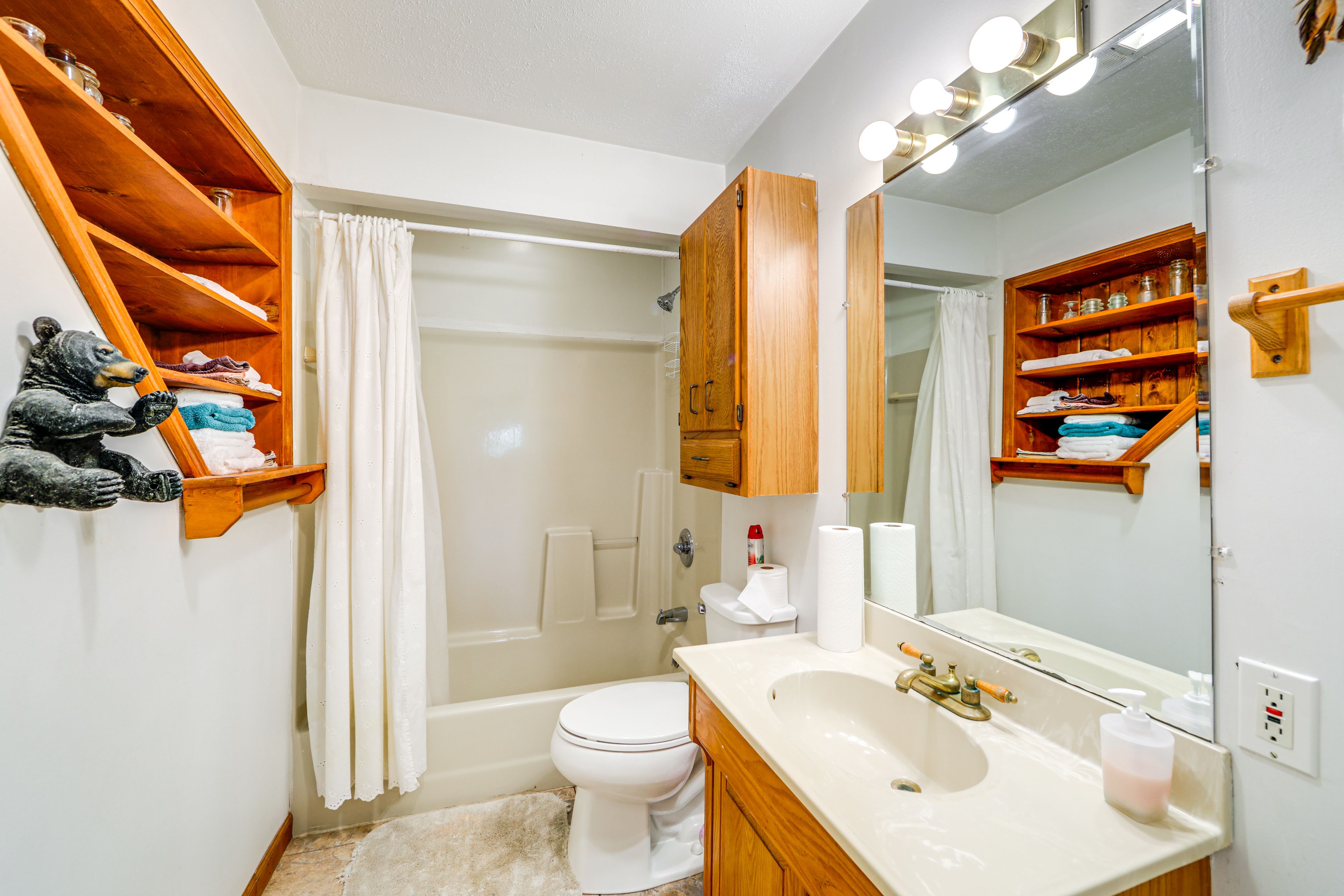 Full Bathroom | Shower/Tub Combo