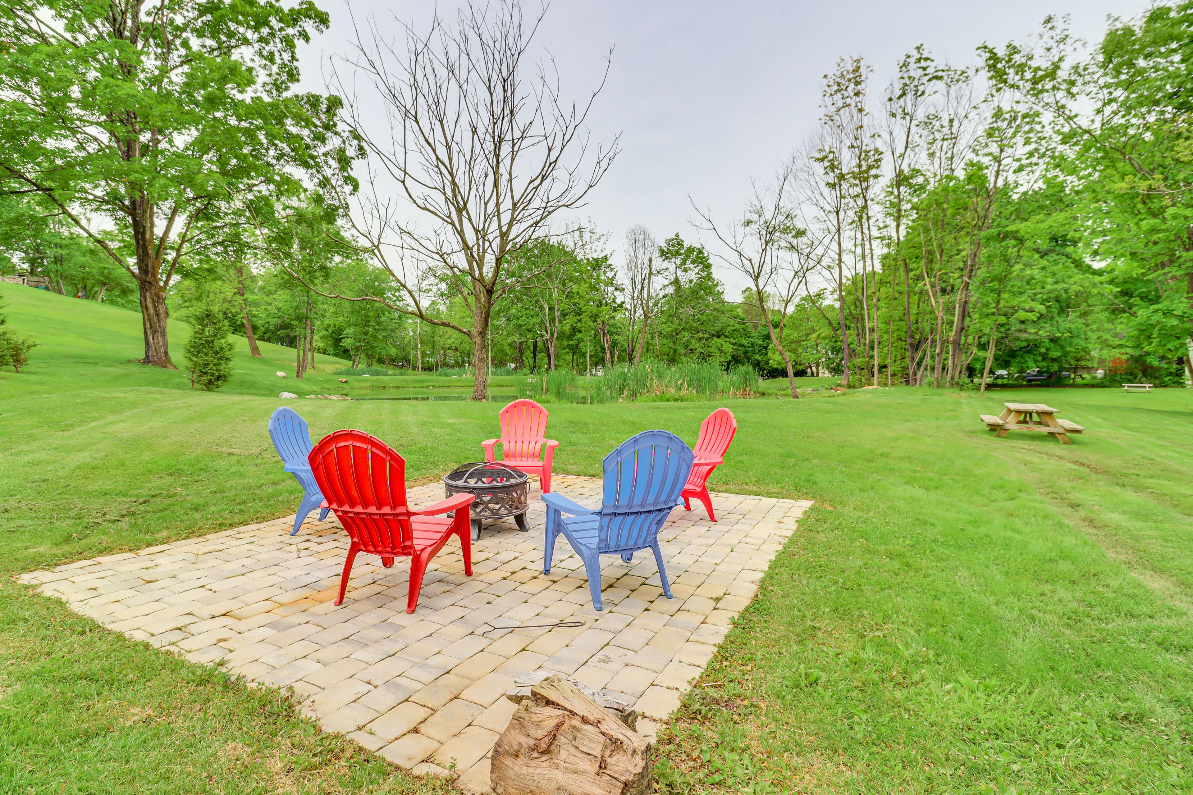 Saylorsburg Vacation Rental | 2BR | 2BA | 1,100 Sq Ft | Stairs Required