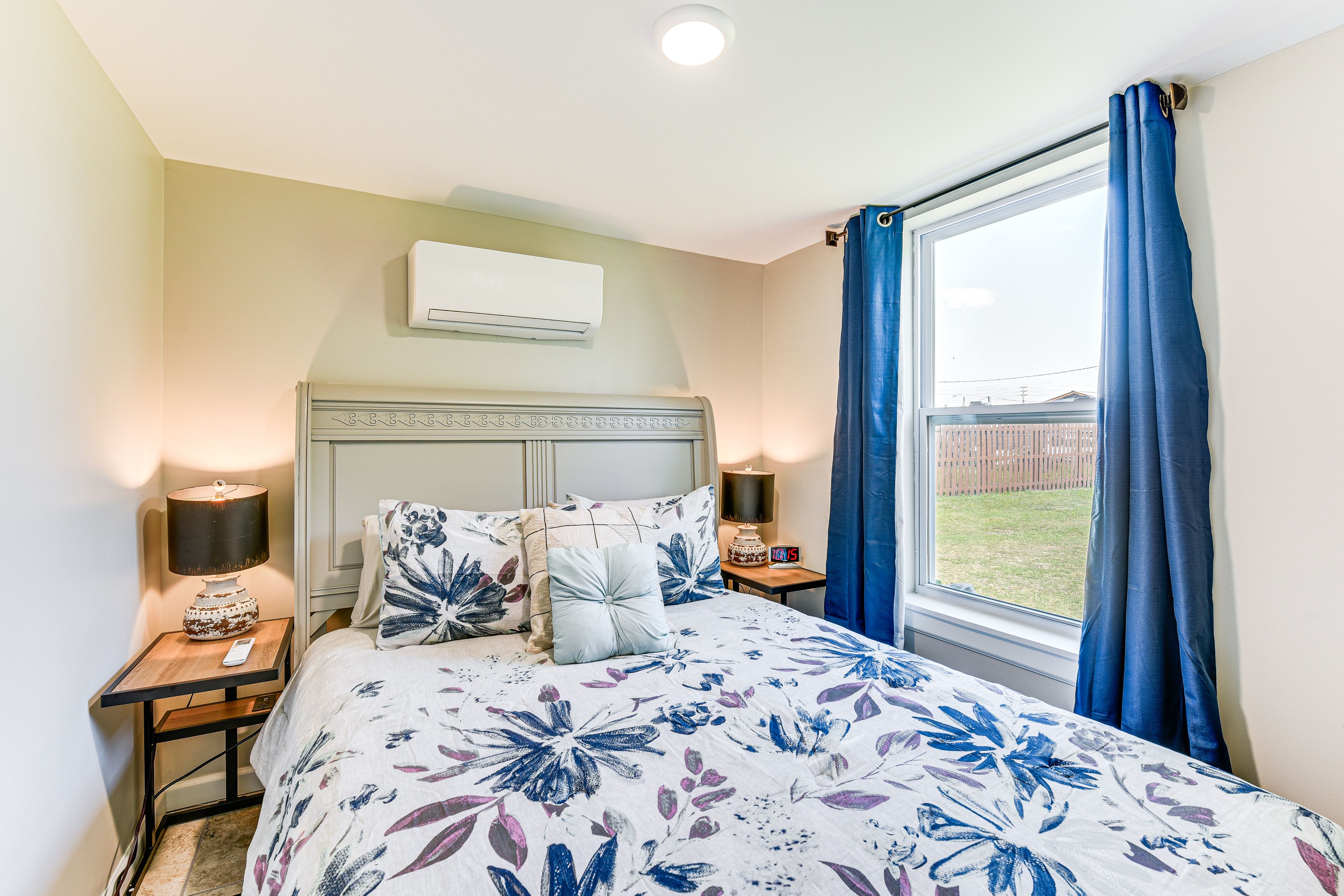 Bedroom 1 | Queen Bed | 1st Floor | Linens Provided