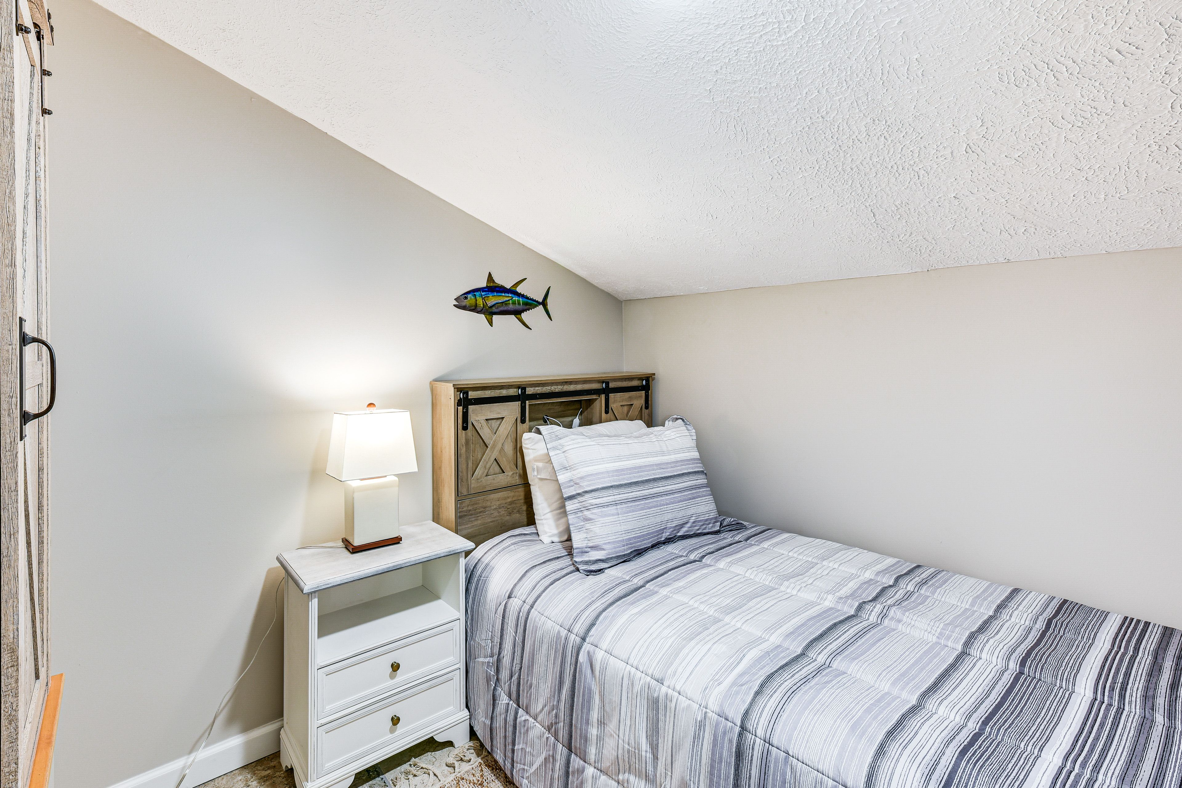 Bedroom 3 | Twin Bed | 2nd Floor
