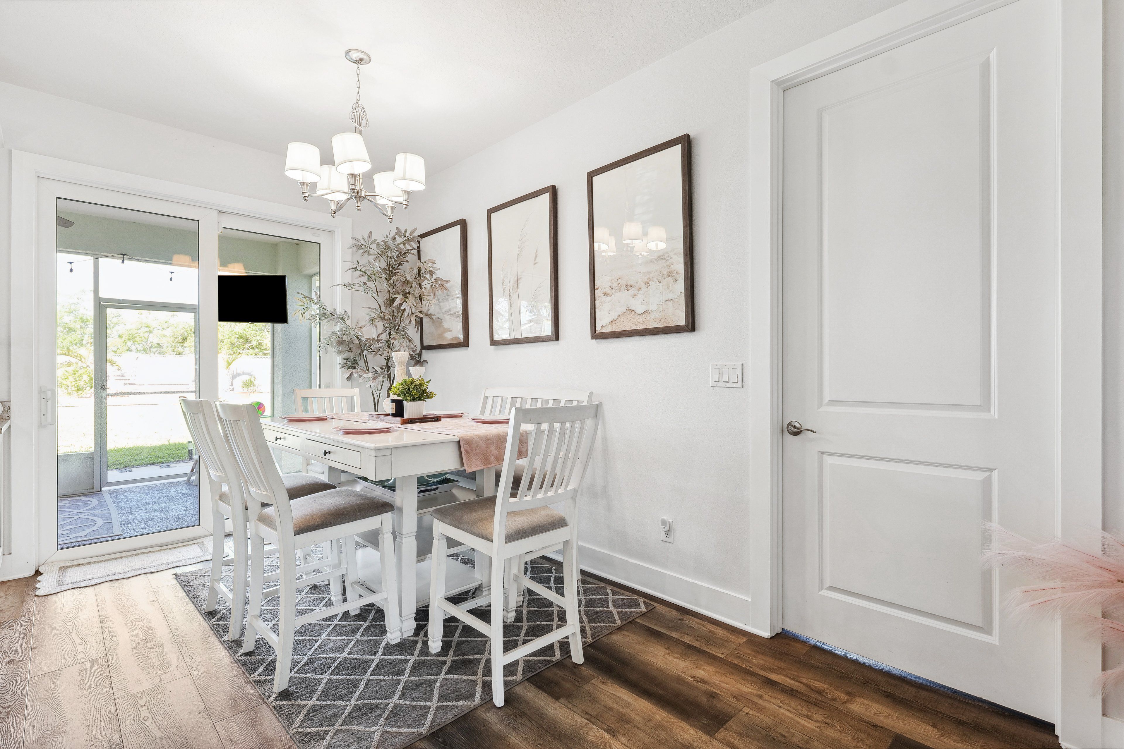 Dining Area | Dishware/Flatware