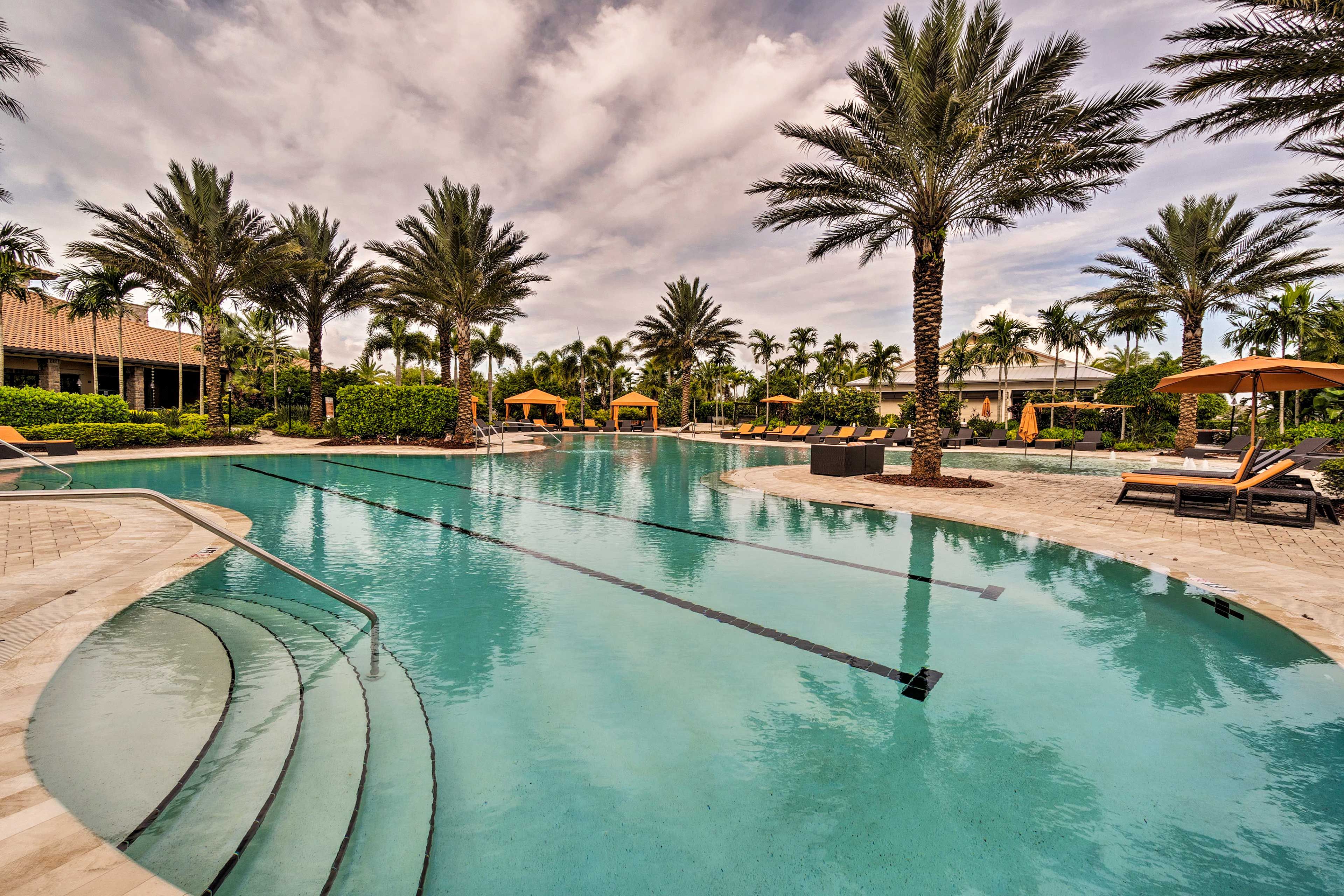 Esplanade at Azario Lakewood Ranch Golf Course | Community Pool