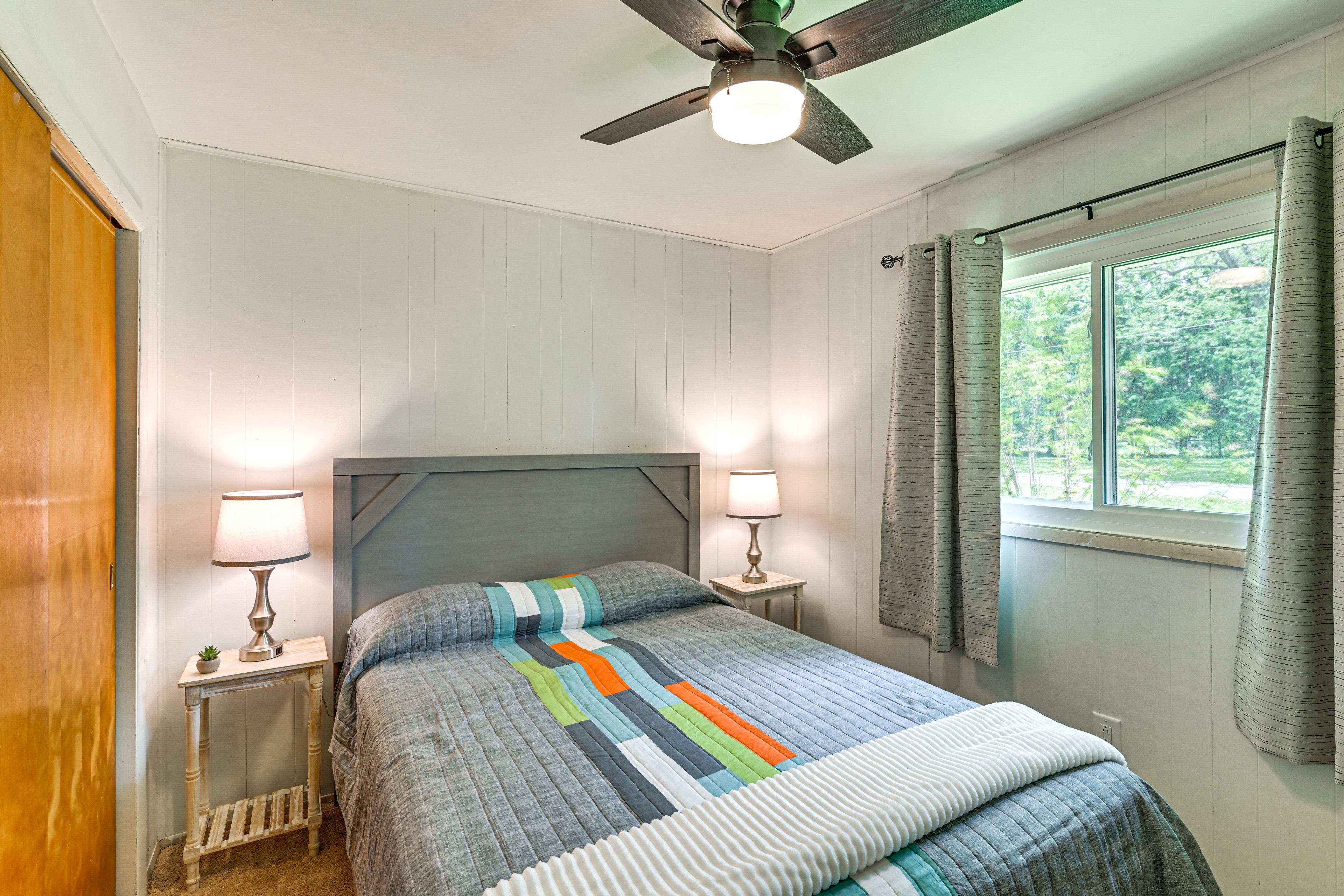 Bedroom 2 | Queen Bed
