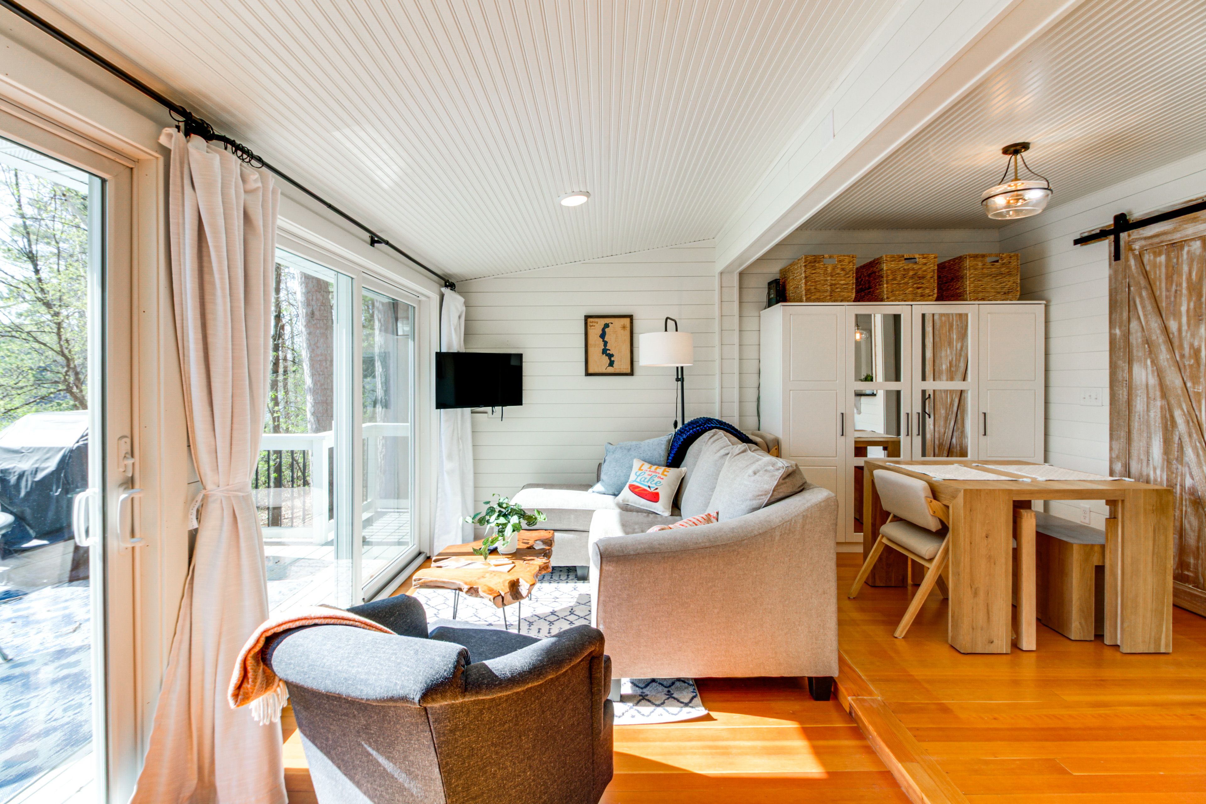 Living Room | Queen Sleeper Sofa | Lake Views | Smart TV