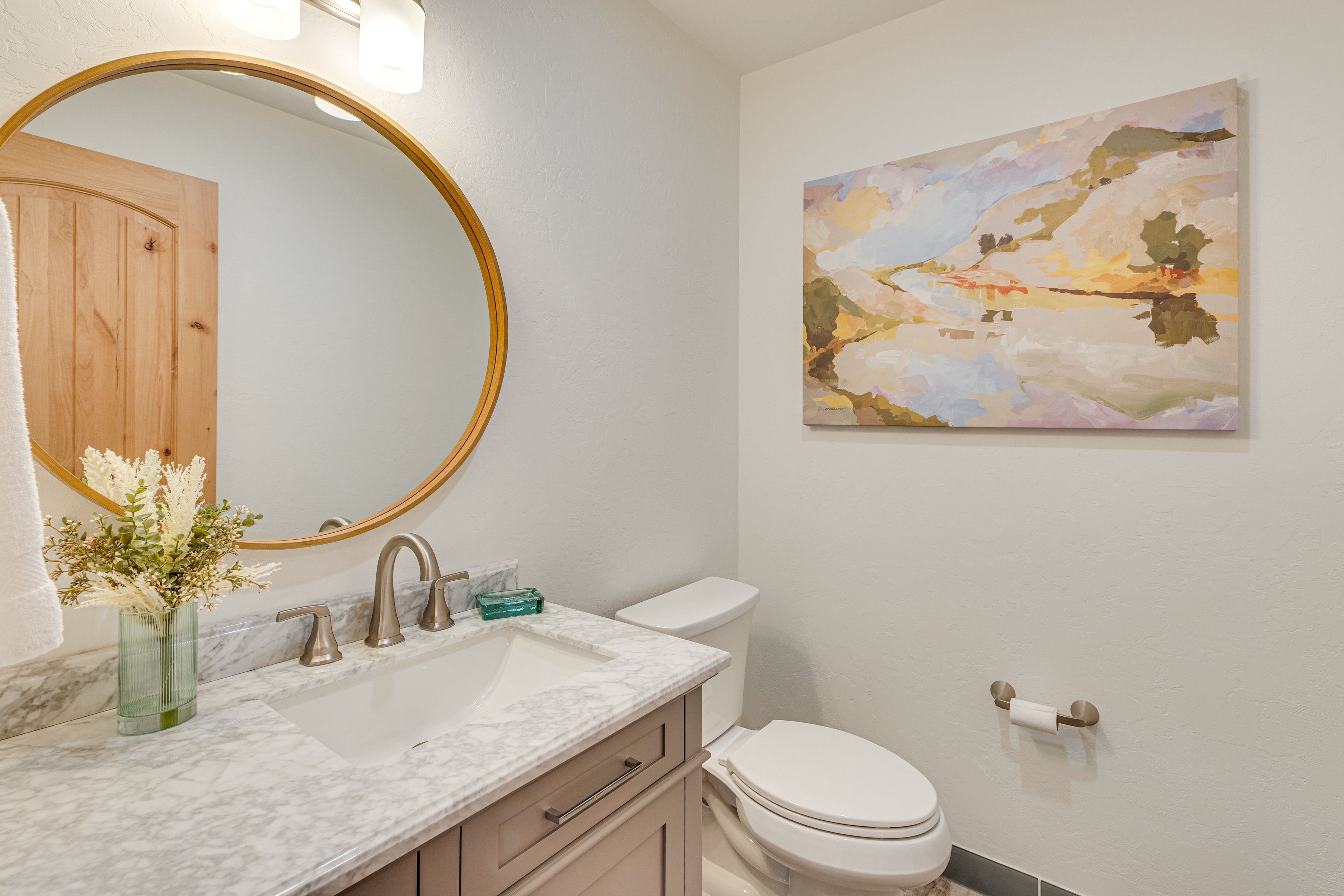 Half Bathroom | Towels Provided