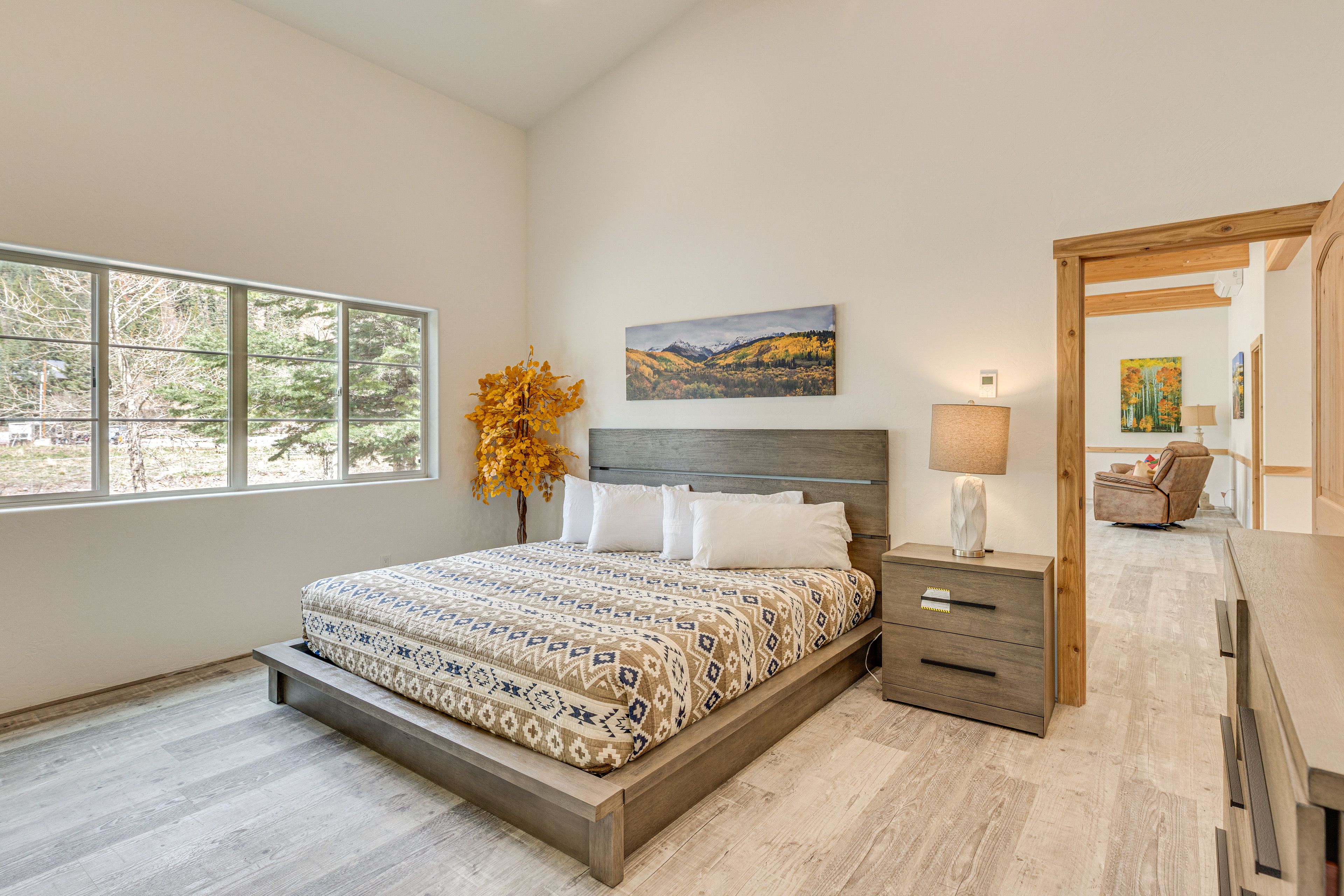 Bedroom 1 | King Bed